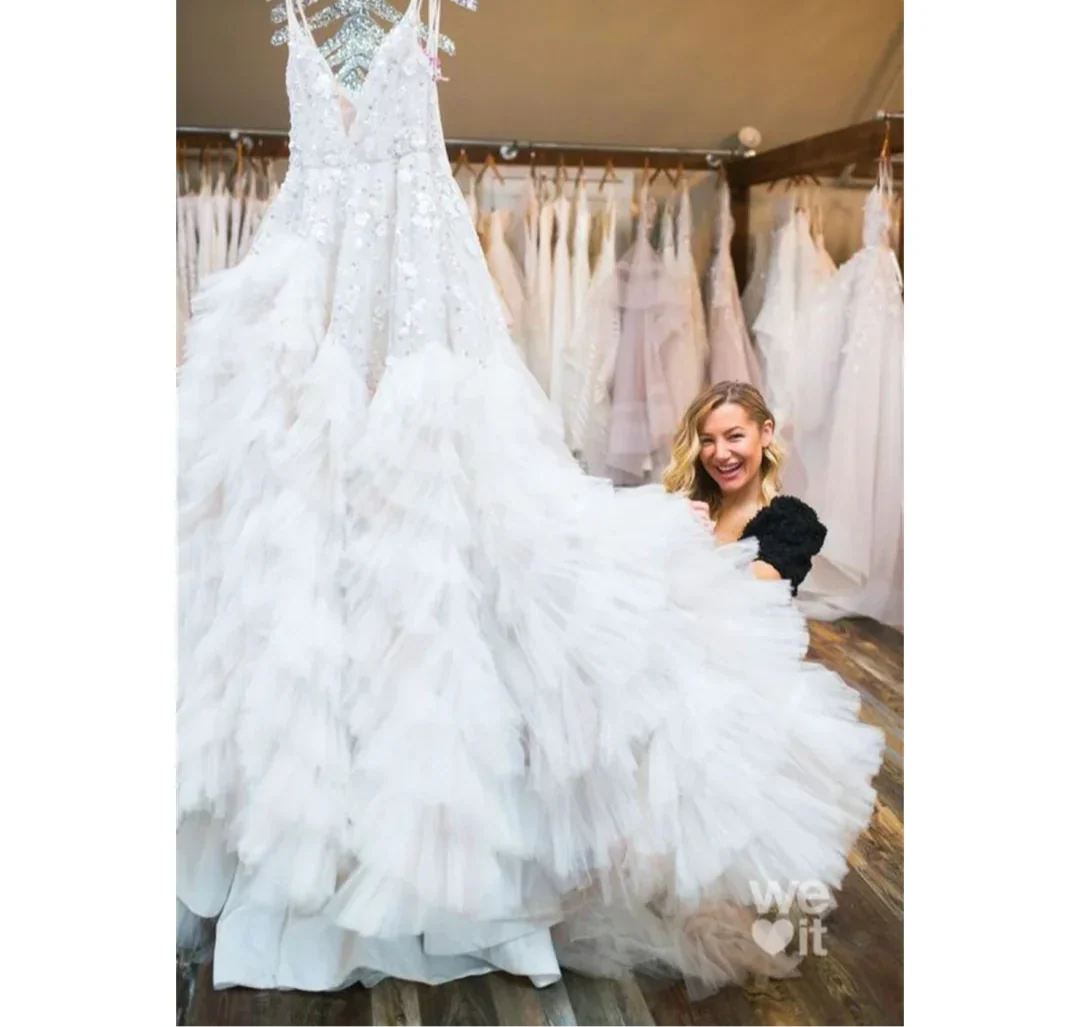 VougeVamp Luxury Spaghetti Strap Multilayer Wedding Dress - Lace A-Line Gown with Puffy Design