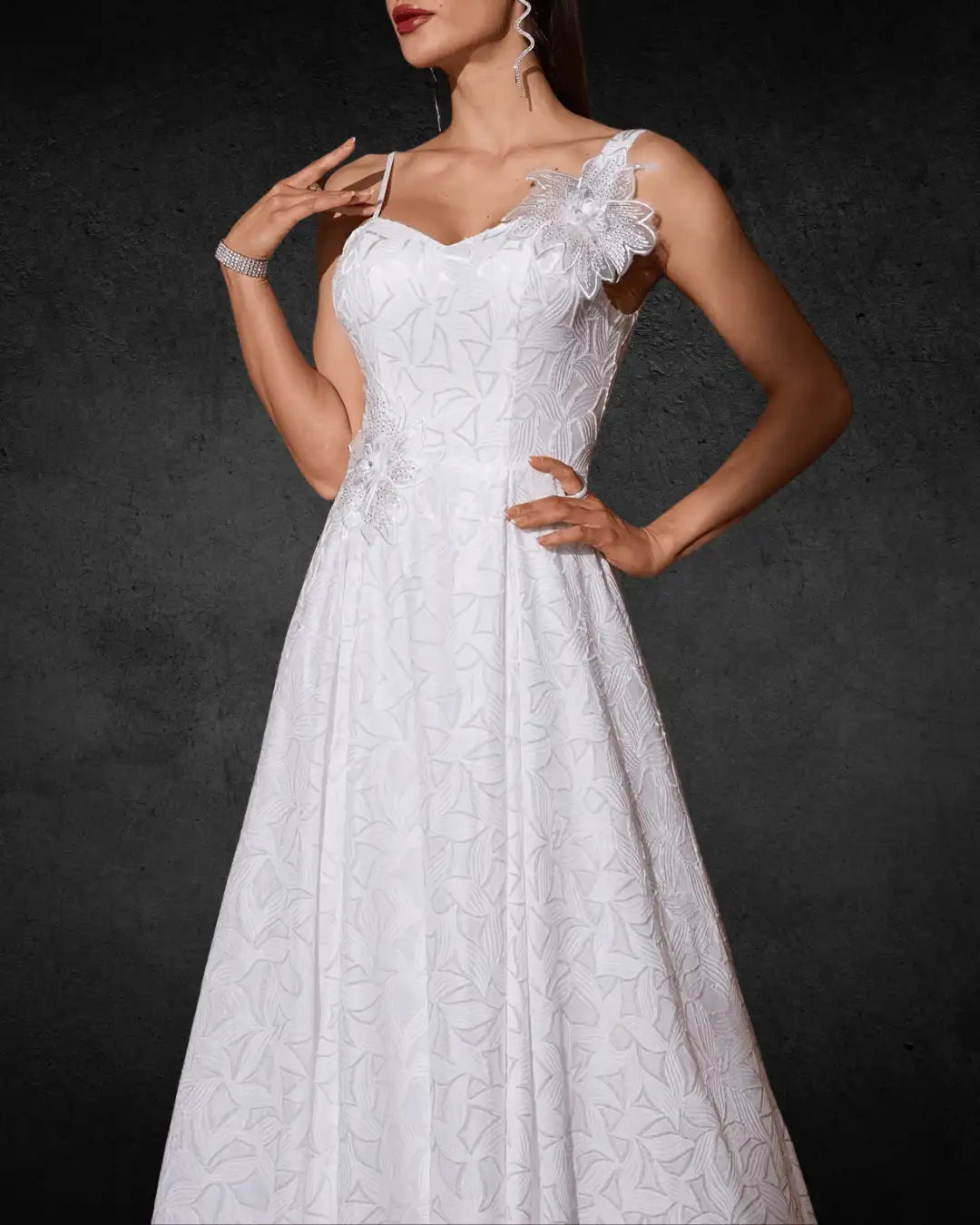 VougeVamp Elegant A-Line Bridal Gown with Lace Appliqué and Open Back Tulle Design