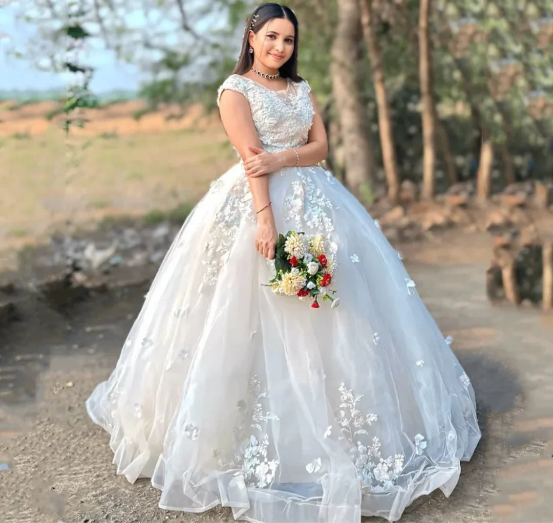 VougeVamp White Bridal Dress with 3D Applique - Tulle A-Line Wedding Gown with Watteau Train