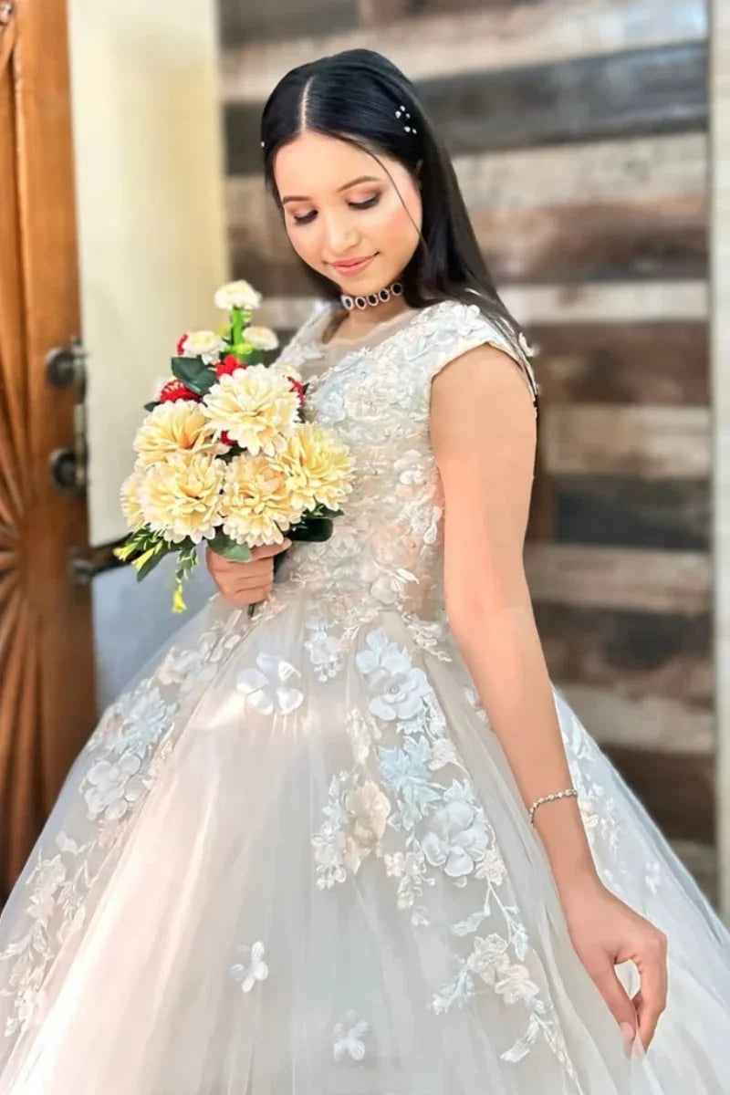 VougeVamp White Bridal Dress with 3D Applique - Tulle A-Line Wedding Gown with Watteau Train - VougeVampUK