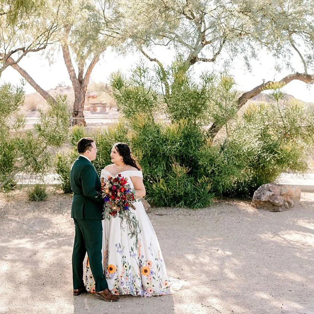 VougeVamp Elegant Plus-Size Off-Shoulder A-Line Wedding Dress - Floral Lace Gown