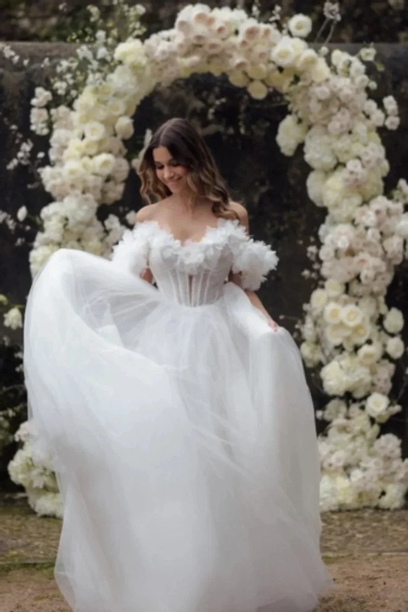 VougeVamp Sweetheart White Bridal Dress - Glitter 3D Flower Tulle Strapless A-Line Gown