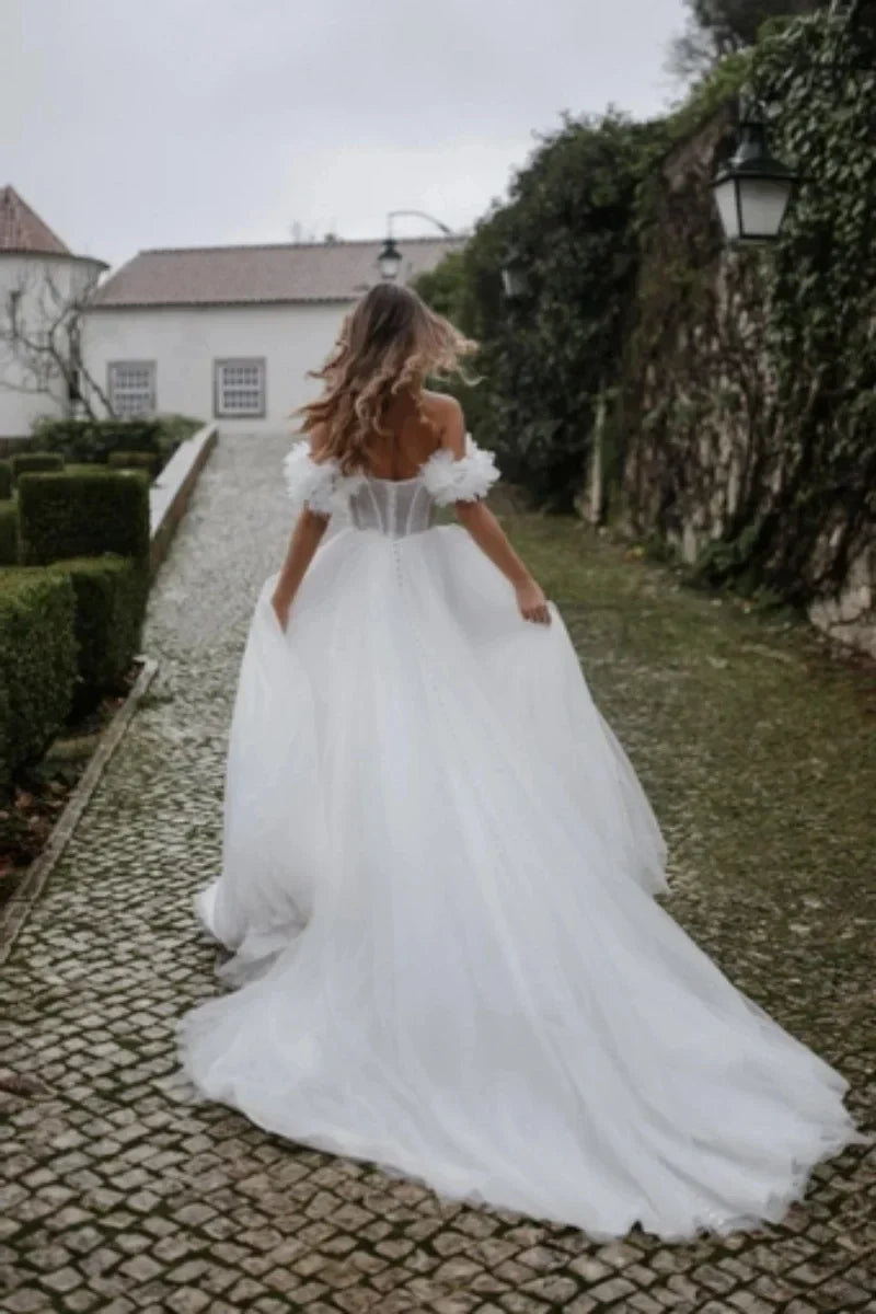 VougeVamp Sweetheart White Bridal Dress - Glitter 3D Flower Tulle Strapless A-Line Gown