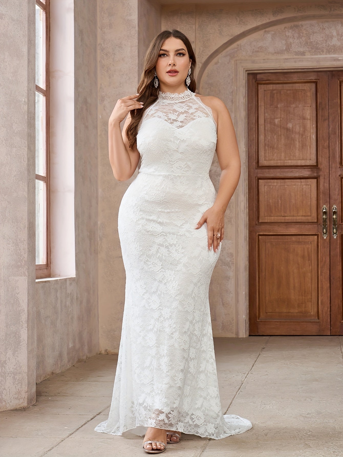 VougeVamp Elegant Plus Size Lace Gown for Women - Sleeveless Floor-Length Floral Bridal Dress with Round Neck - VougeVampUK