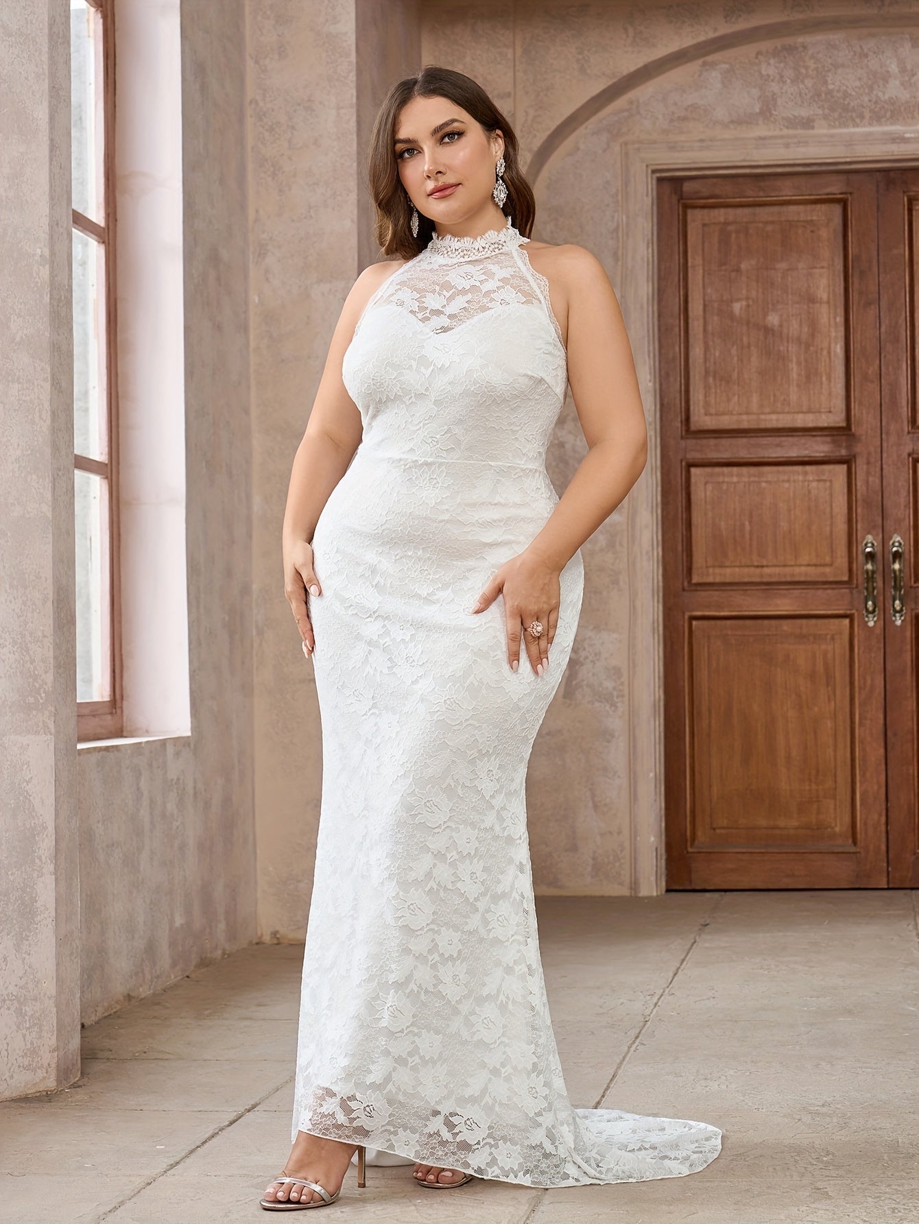 VougeVamp Elegant Plus Size Lace Gown for Women - Sleeveless Floor-Length Floral Bridal Dress with Round Neck - VougeVampUK