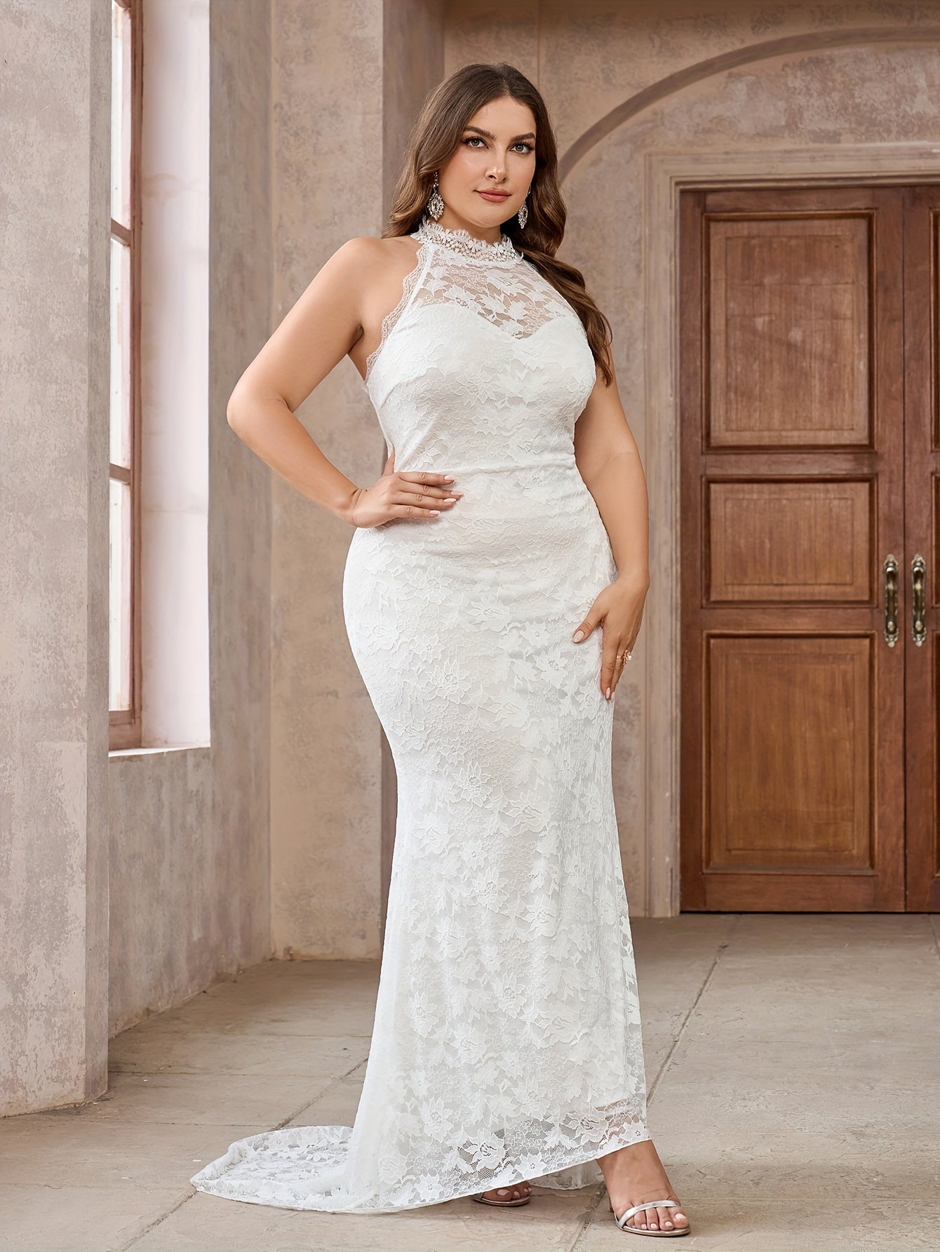 VougeVamp Elegant Plus Size Lace Gown for Women - Sleeveless Floor-Length Floral Bridal Dress with Round Neck - VougeVampUK