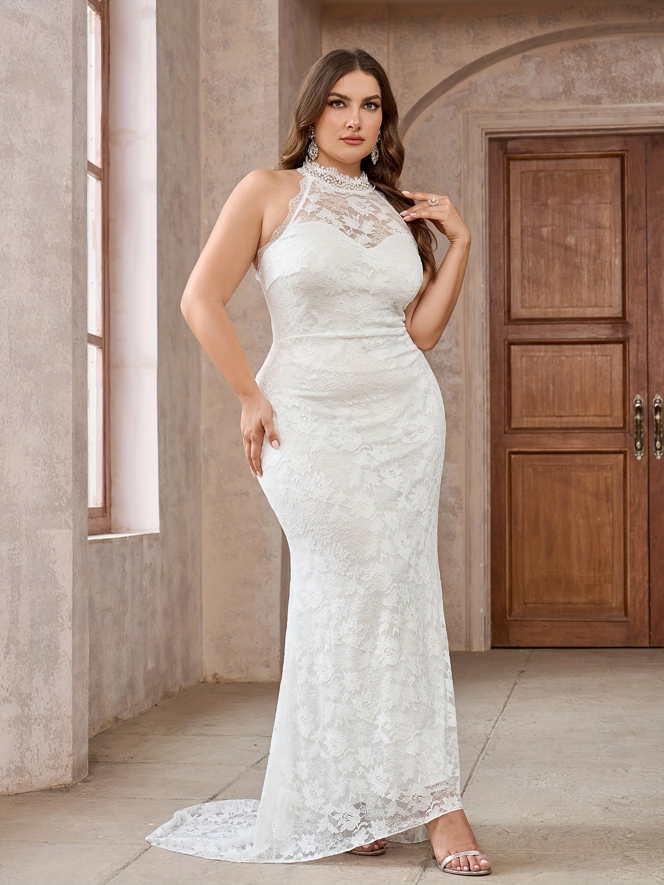 VougeVamp Elegant Plus Size Lace Gown for Women - Sleeveless Floor-Length Floral Bridal Dress with Round Neck - VougeVampUK