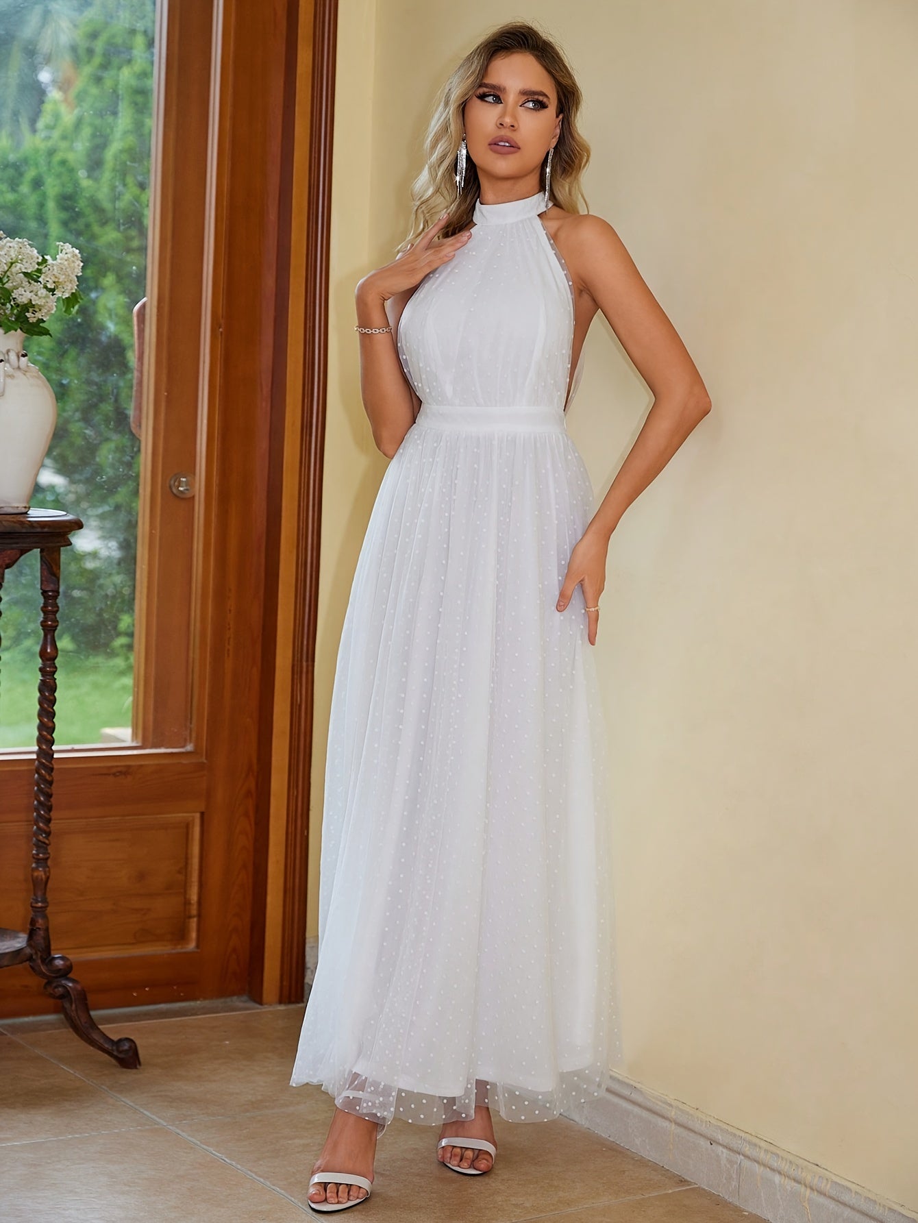 VougeVamp Elegant Sleeveless Halter Neck Maxi Dress for Women - Sheer White Lace Detailed A-Line Evening Gown - VougeVampUK