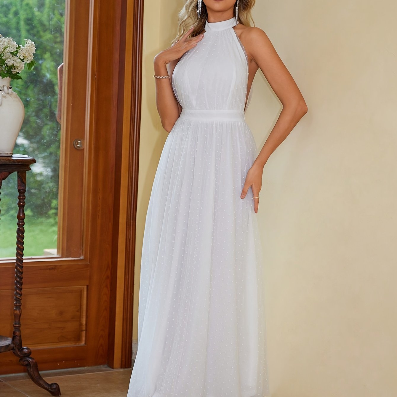 VougeVamp Elegant Sleeveless Halter Neck Maxi Dress for Women - Sheer White Lace Detailed A-Line Evening Gown - VougeVampUK