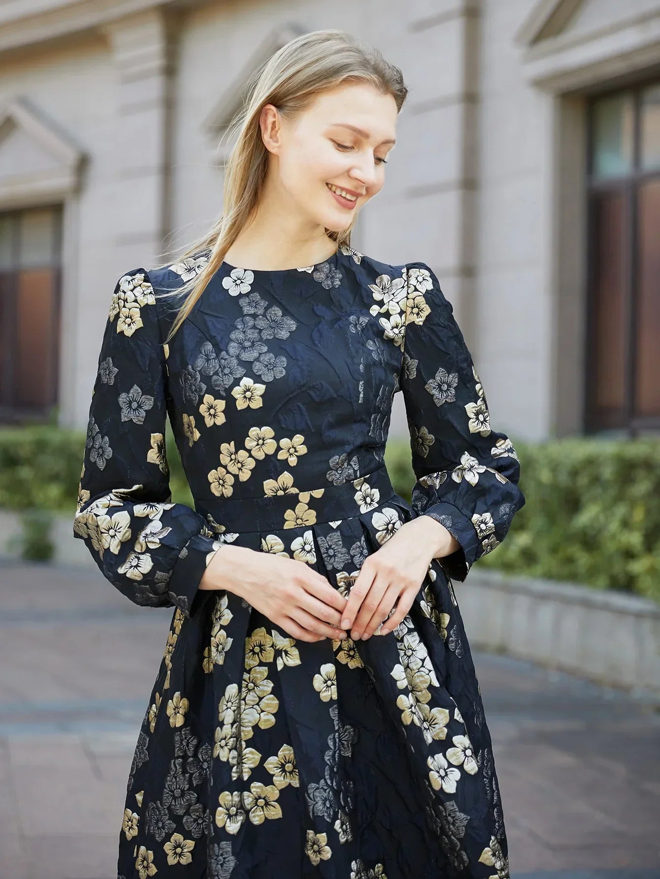 VougeVamp Elegant Jacquard Kaftan Abaya – Modest Islamic Long Party & Holiday Gown