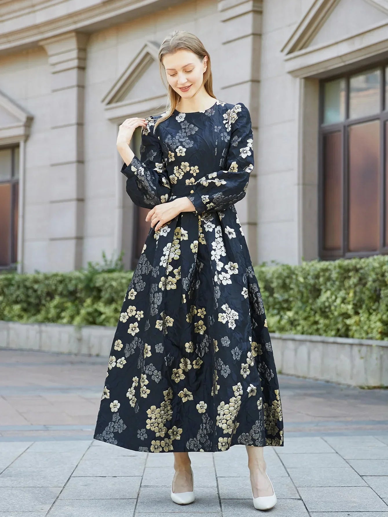VougeVamp Elegant Jacquard Kaftan Abaya – Modest Islamic Long Party & Holiday Gown