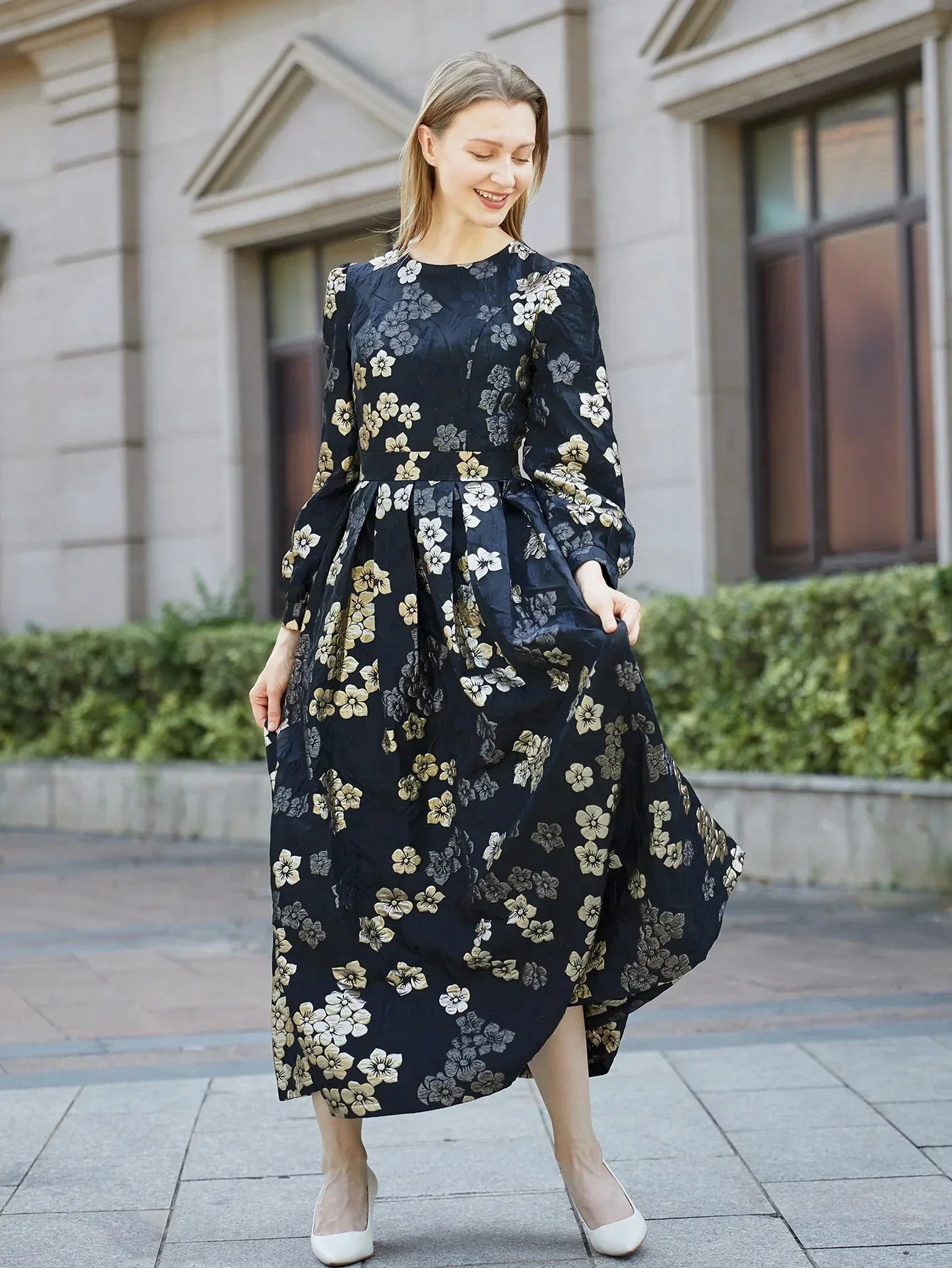 VougeVamp Elegant Jacquard Kaftan Abaya – Modest Islamic Long Party & Holiday Gown