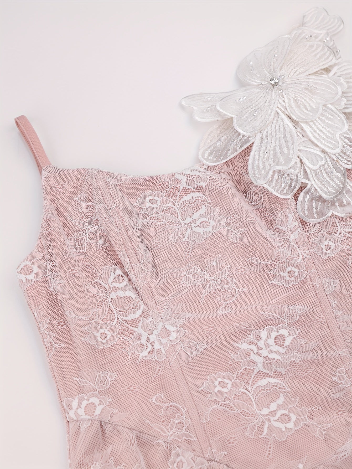 VougeVamp Luxe Lace Body-Sculpting Evening Gown – Off-Shoulder Floor-Length Dress with Fishbone Shaping & Diamond Embroidery