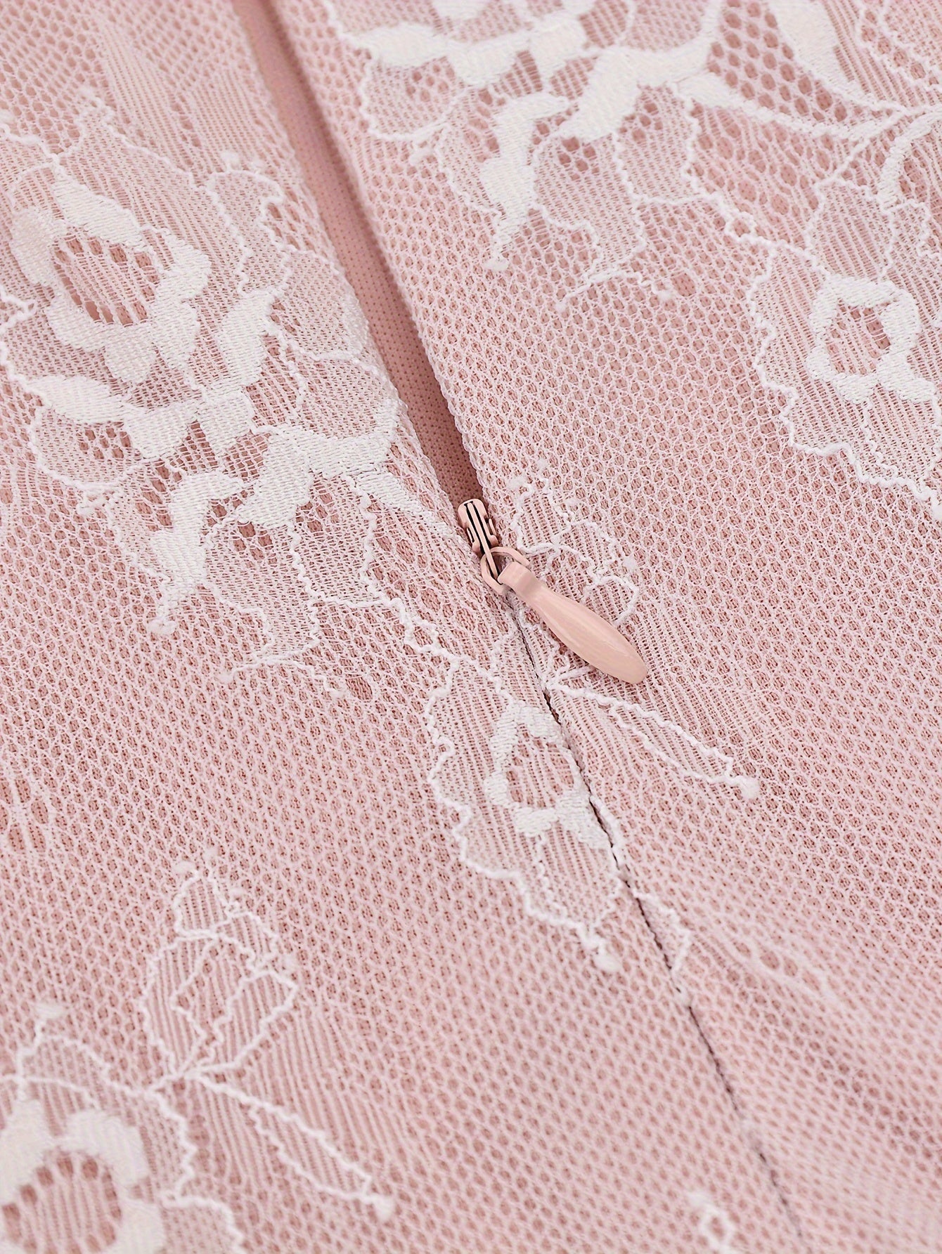 VougeVamp Luxe Lace Body-Sculpting Evening Gown – Off-Shoulder Floor-Length Dress with Fishbone Shaping & Diamond Embroidery