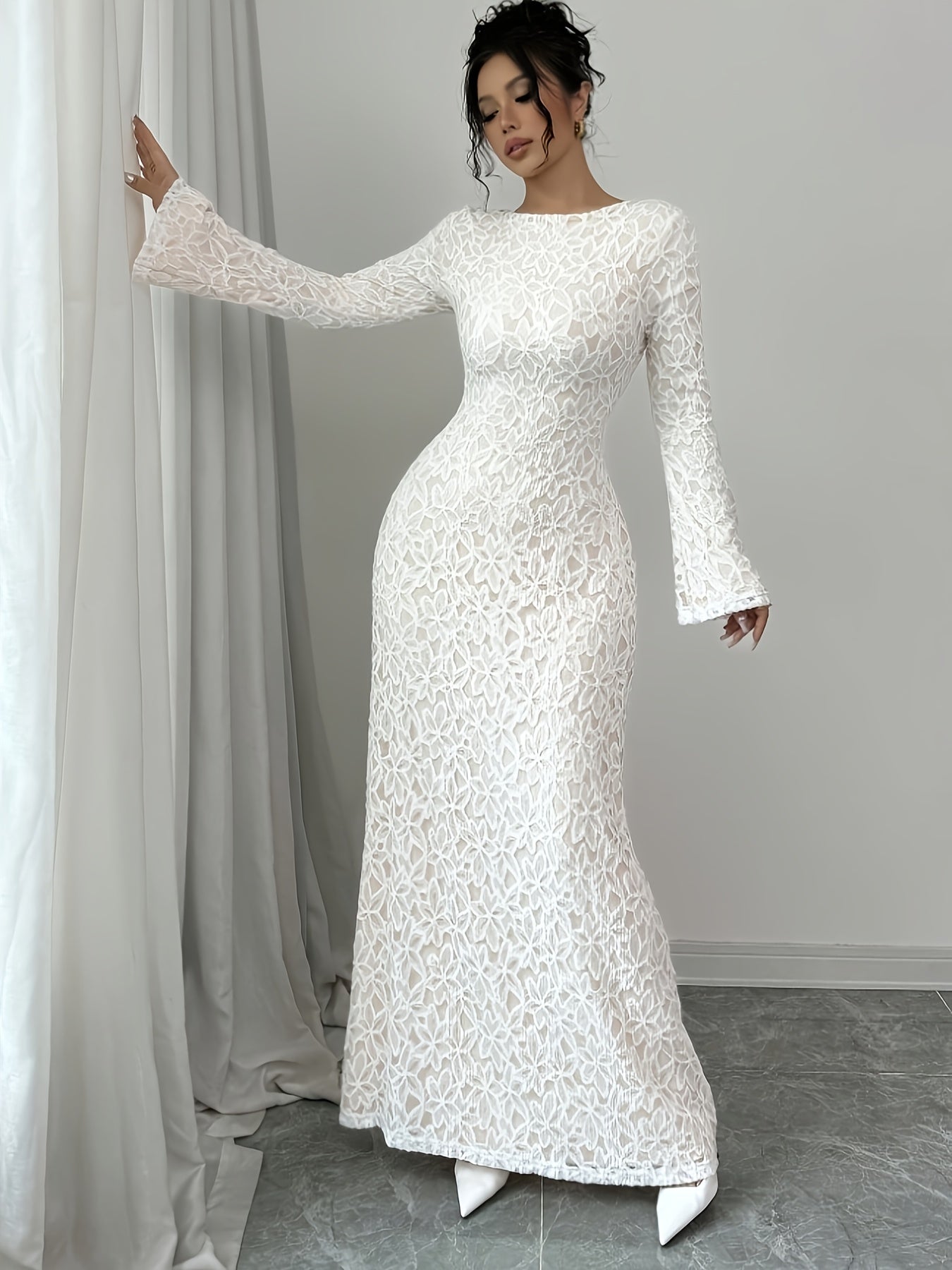 VougeVamp Tailored Velvet Lace A-Line Dress – Elegant Long-Sleeve Fitted Waist Gown