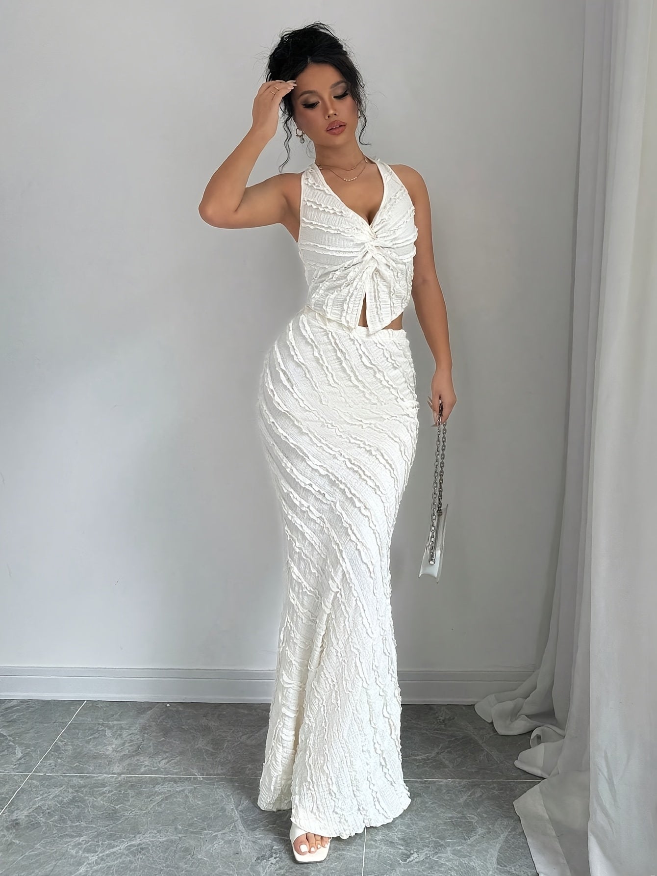 VougeVamp Women's Sleeveless V-Neck Halter Neck Dress – Backless Bodycon with Pleated Fish Tail Hem