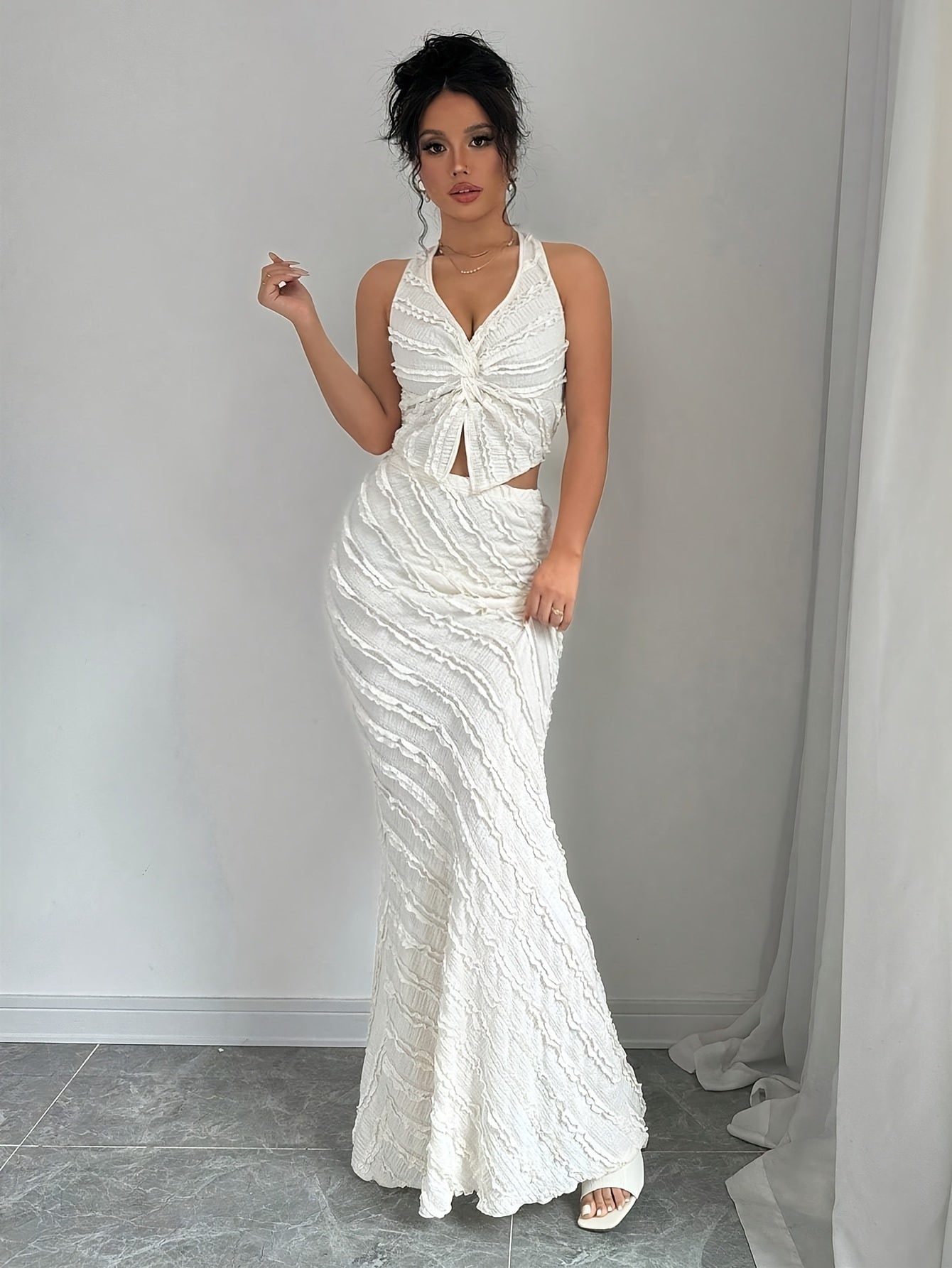 VougeVamp Women's Sleeveless V-Neck Halter Neck Dress – Backless Bodycon with Pleated Fish Tail Hem