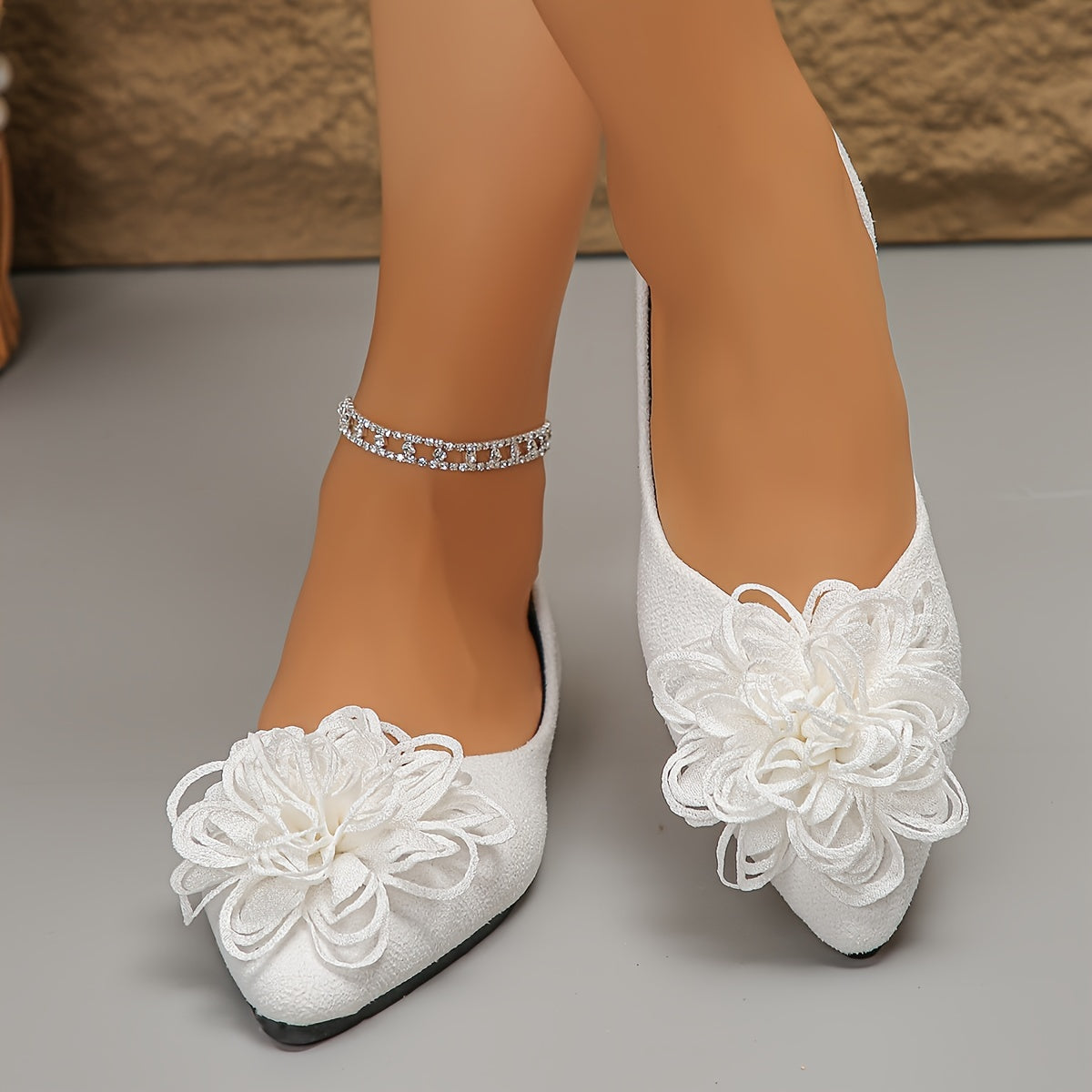 VougeVamp Chic Floral Petal Flats – Pointed Toe Slip-On Velvet Shoes for Effortless Elegance - VougeVampUK