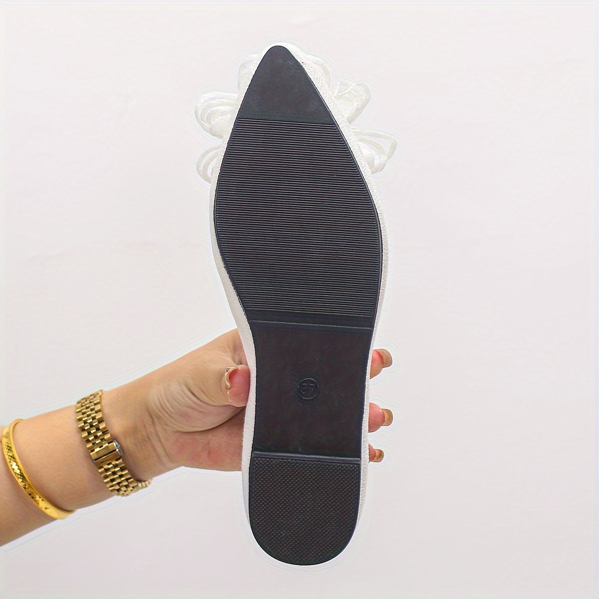 VougeVamp Chic Floral Petal Flats – Pointed Toe Slip-On Velvet Shoes for Effortless Elegance - VougeVampUK