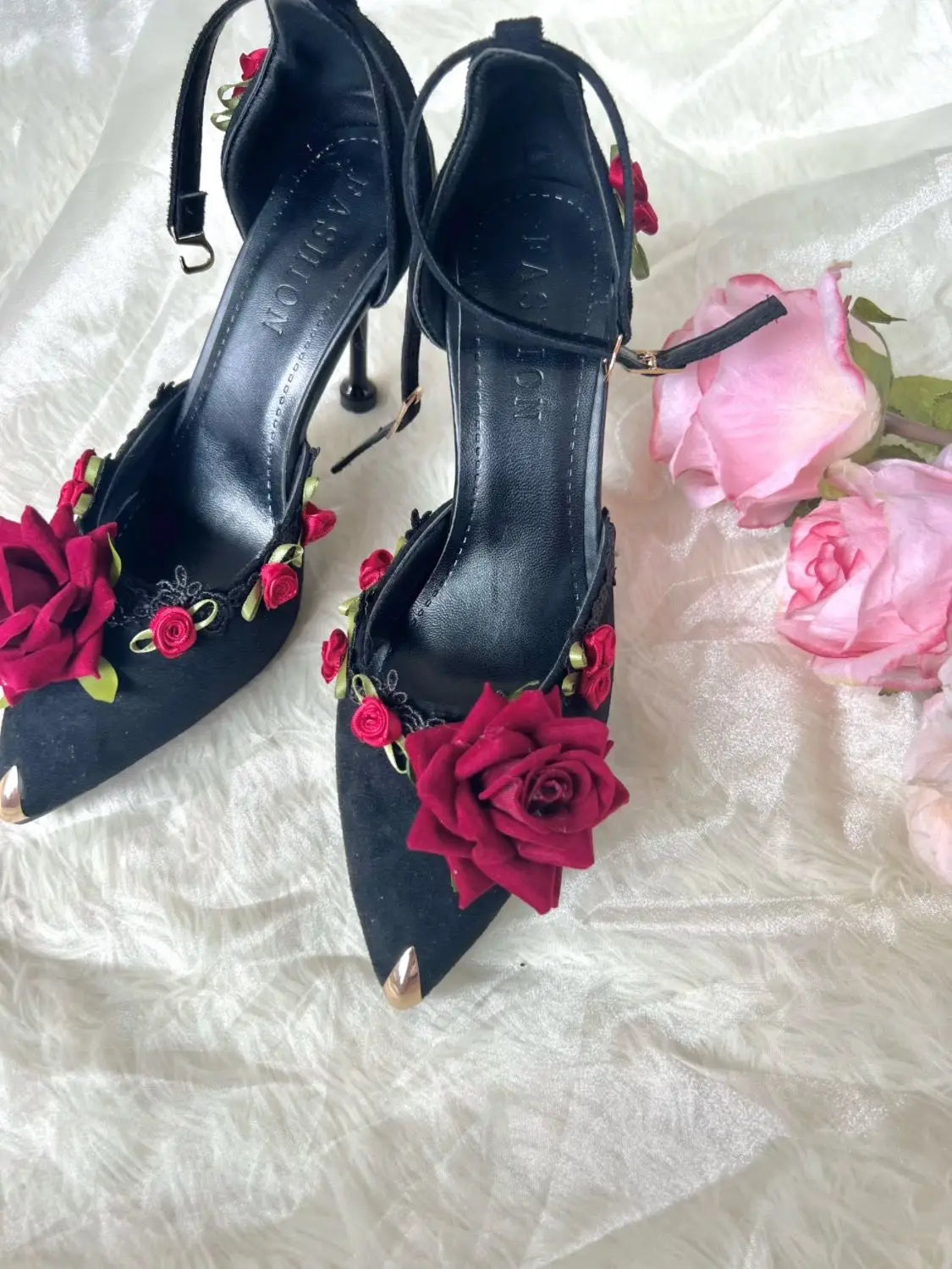 VougeVamp Elegant Gothic Lolita Heeled Shoes – Black & Red Pointed Toe High Heels for Women