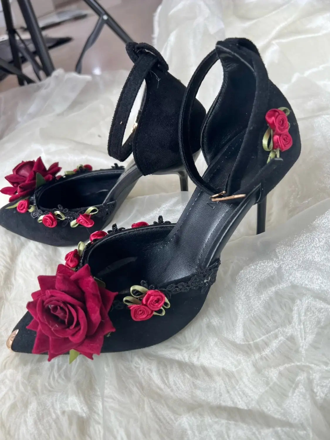 VougeVamp Elegant Gothic Lolita Heeled Shoes – Black & Red Pointed Toe High Heels for Women