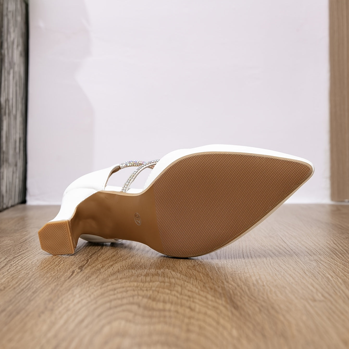 VougeVamp Elegant White Glitter High Heels – Sexy Pointed-Toe Block Heel Pumps for Weddings, Performances & Office Wear