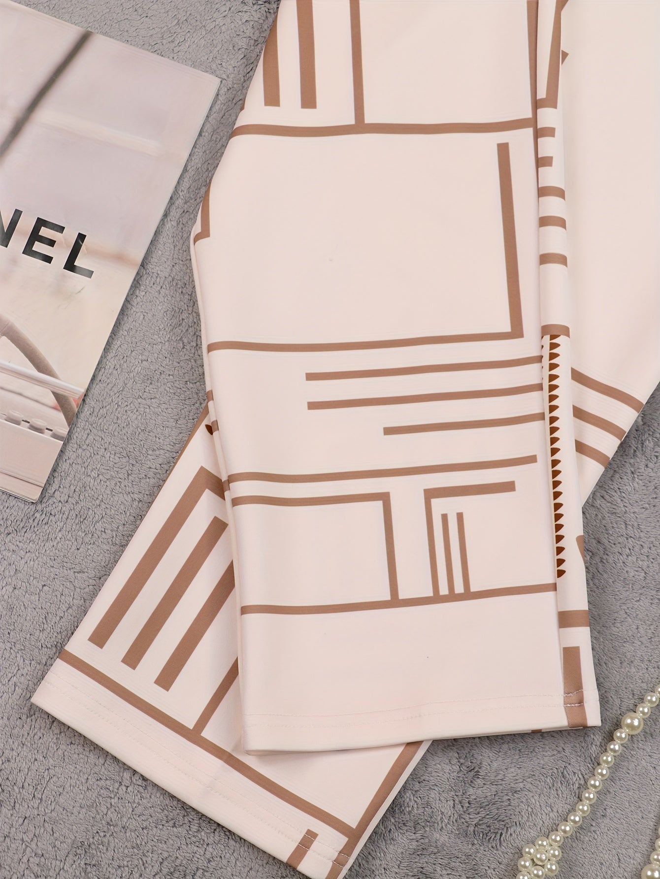 VougeVamp Women's Geometric-Patterned Suit Set – Long Sleeve Lapel Blazer & Trousers with Button Details