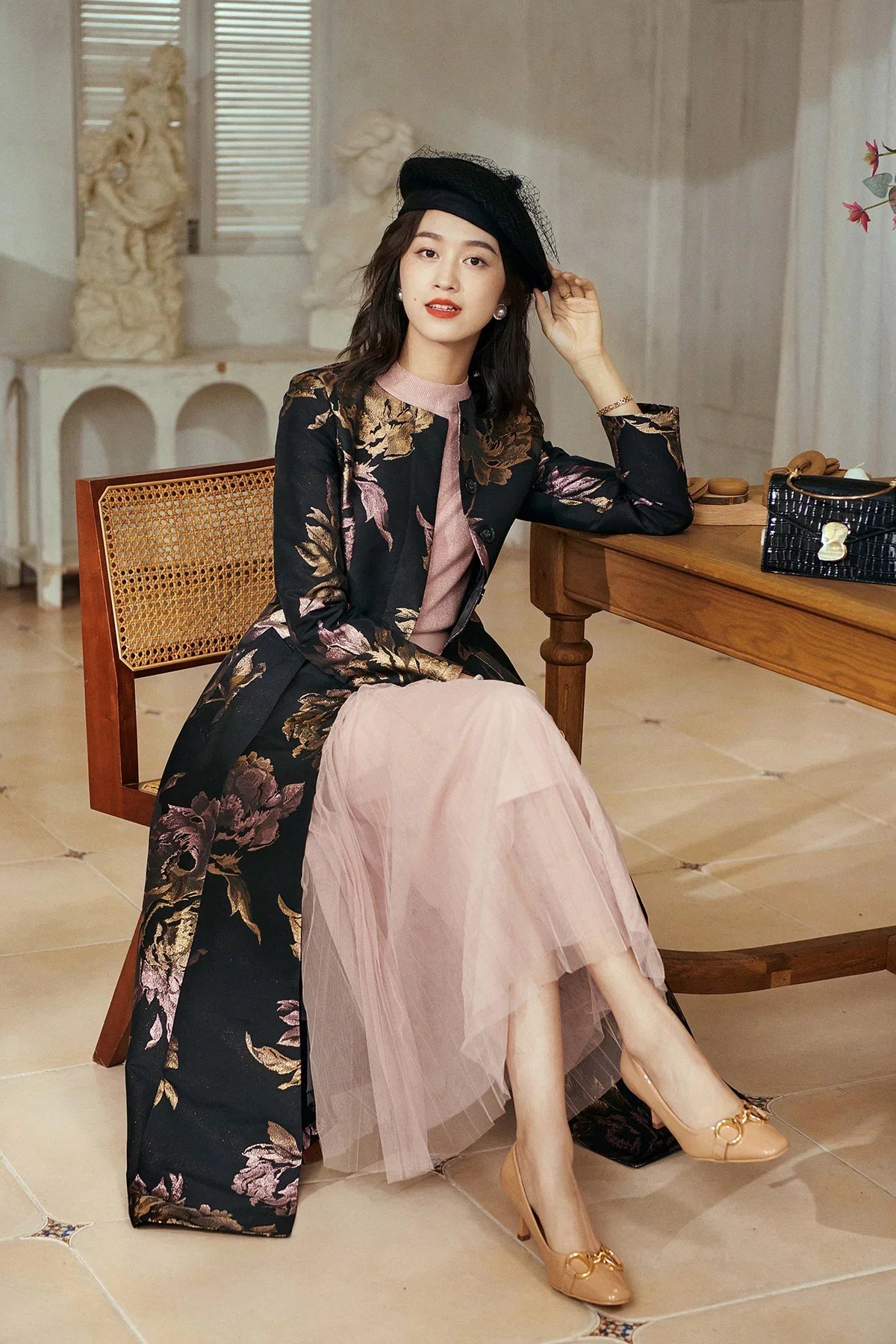 VougeVamp Luxury Brocade Long Trench Coat – Elegant Floral Maxi Overcoat for Autumn & Winter Fashion