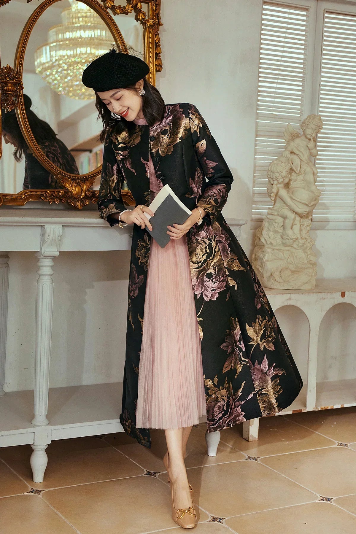 VougeVamp Luxury Brocade Long Trench Coat – Elegant Floral Maxi Overcoat for Autumn & Winter Fashion