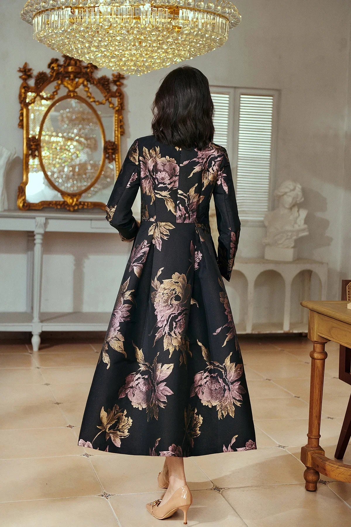 VougeVamp Luxury Brocade Long Trench Coat – Elegant Floral Maxi Overcoat for Autumn & Winter Fashion