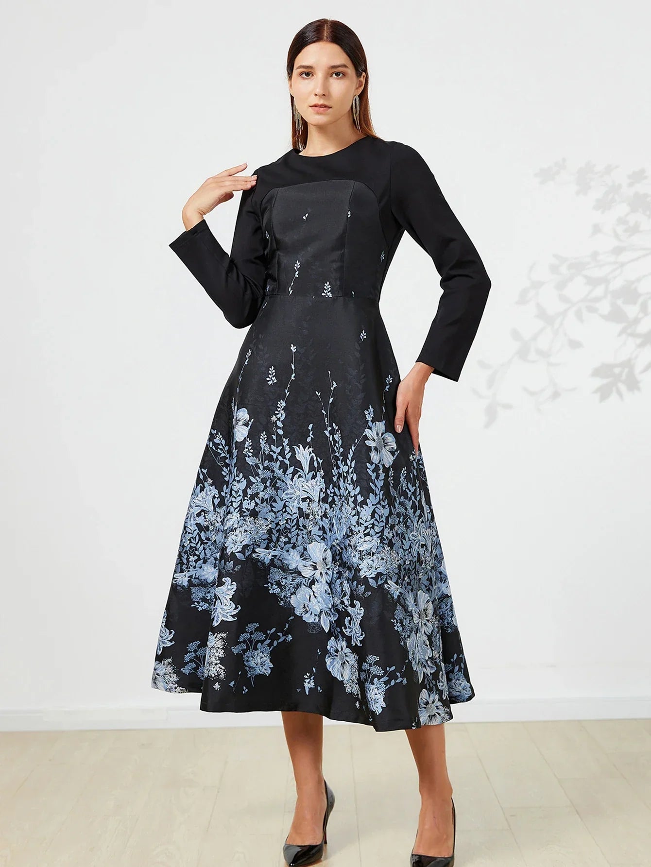 VougeVamp Elegant Jacquard Abaya Kaftan – Modest Islamic Fashion Dress for Women in Black