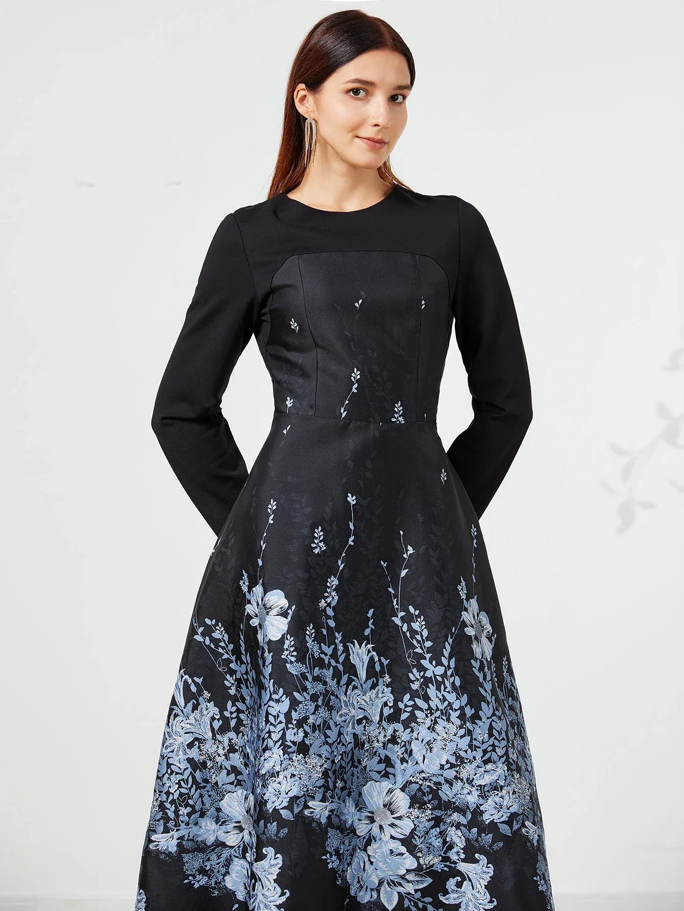 VougeVamp Elegant Jacquard Abaya Kaftan – Modest Islamic Fashion Dress for Women in Black