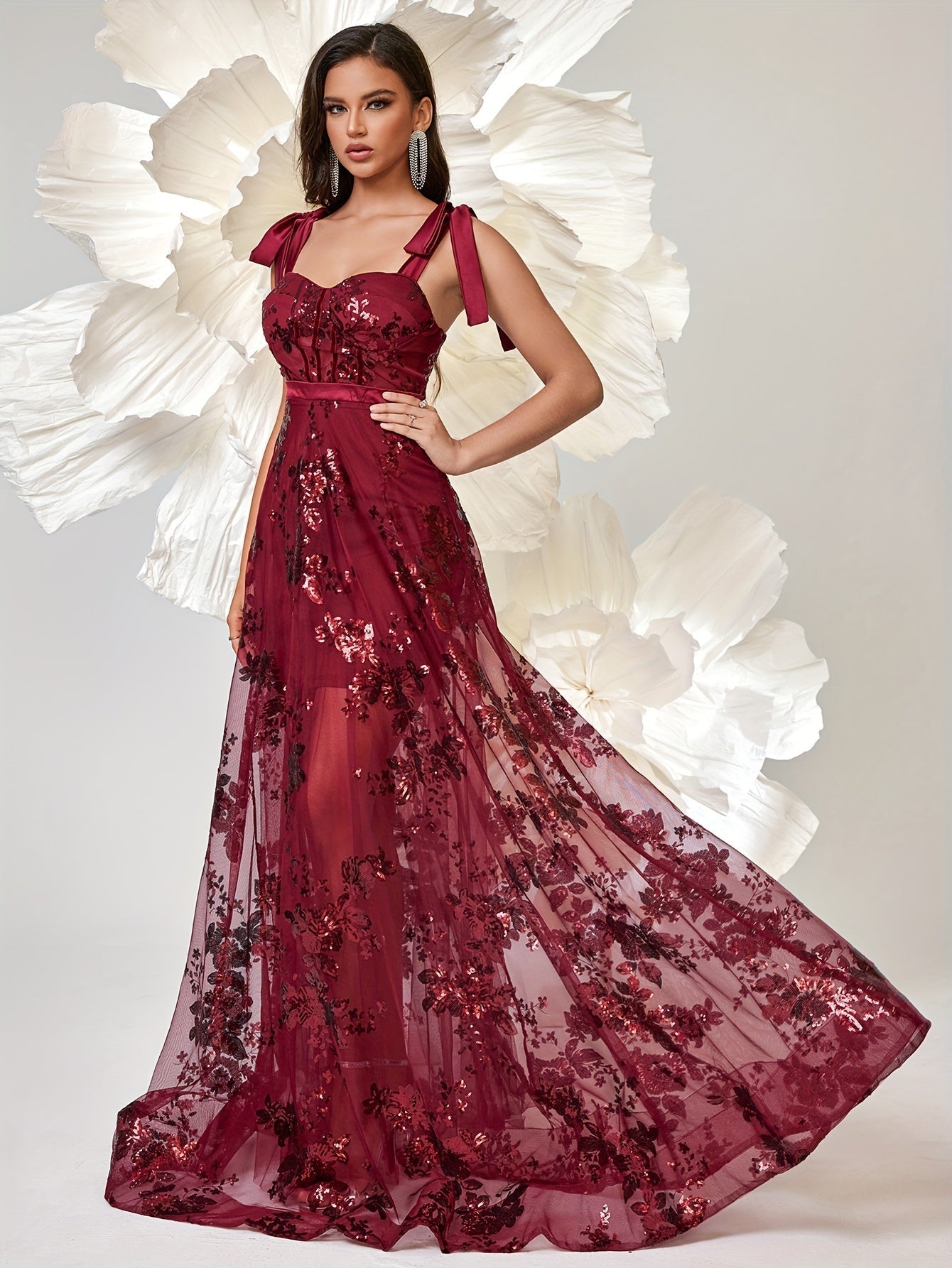 VougeVamp Floral Sweetheart Tulle Bridesmaid Dress – Elegant Backless Gown with Knot Straps