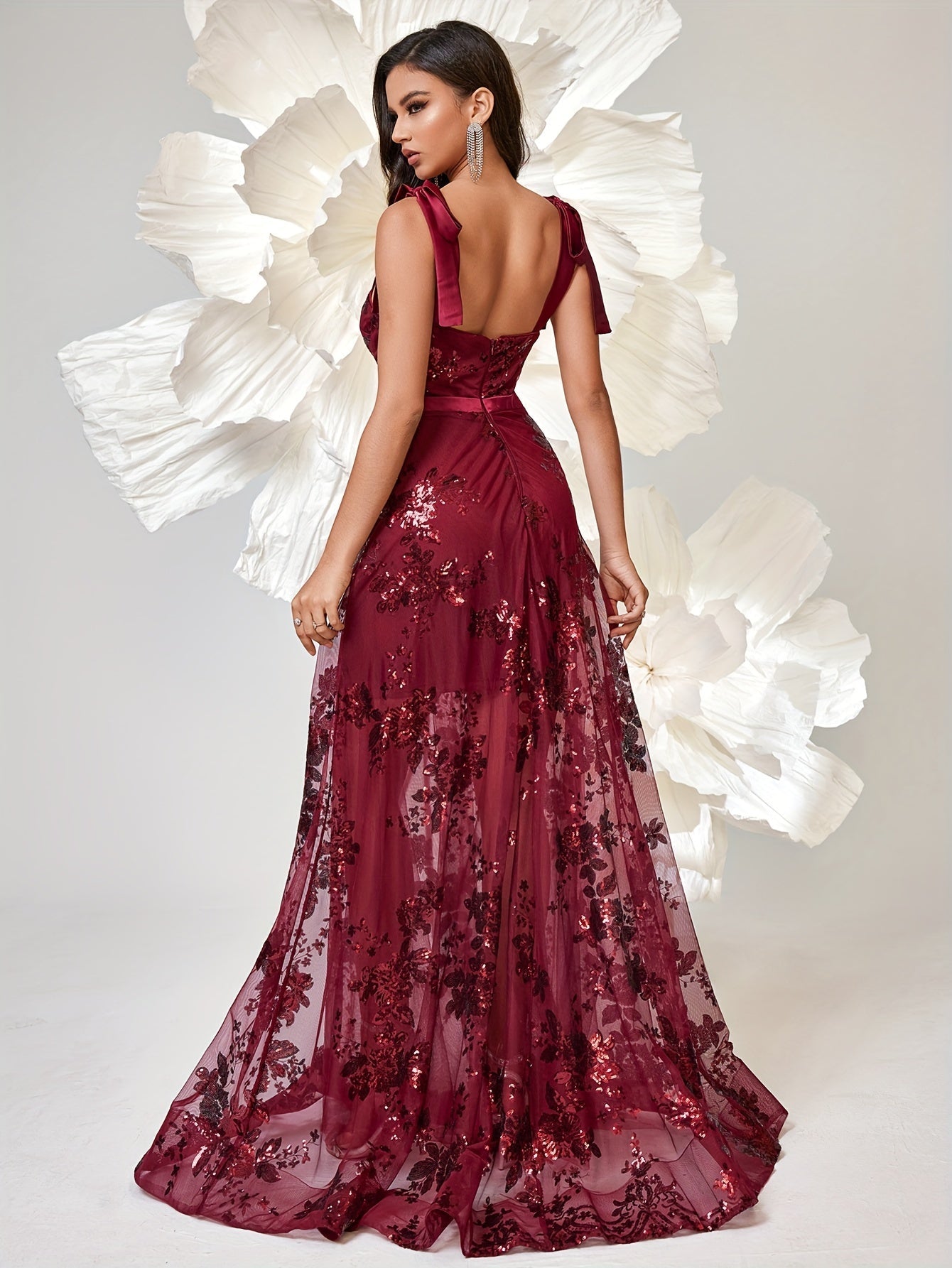 VougeVamp Floral Sweetheart Tulle Bridesmaid Dress – Elegant Backless Gown with Knot Straps