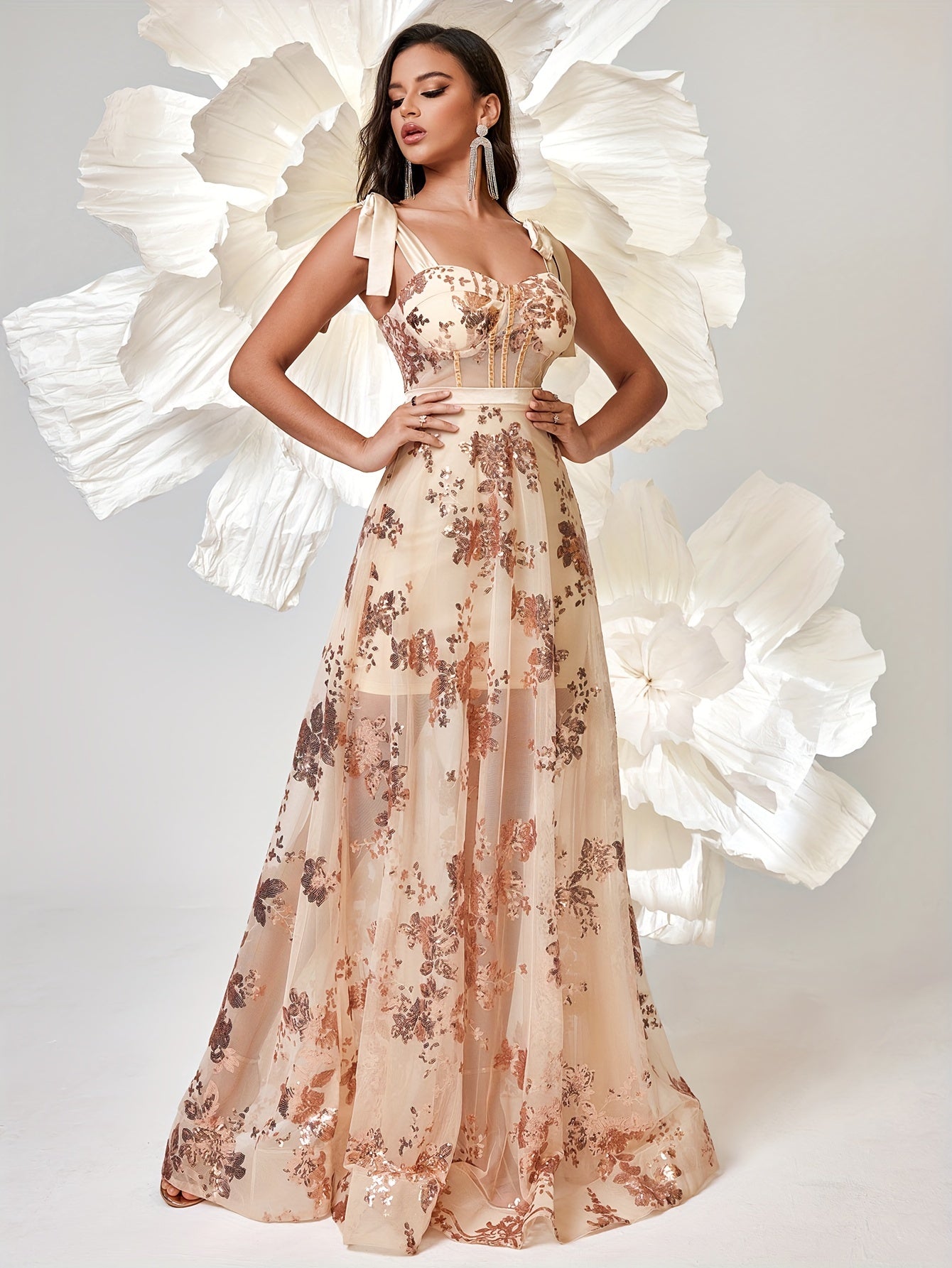 VougeVamp Floral Sweetheart Tulle Bridesmaid Dress – Elegant Backless Gown with Knot Straps