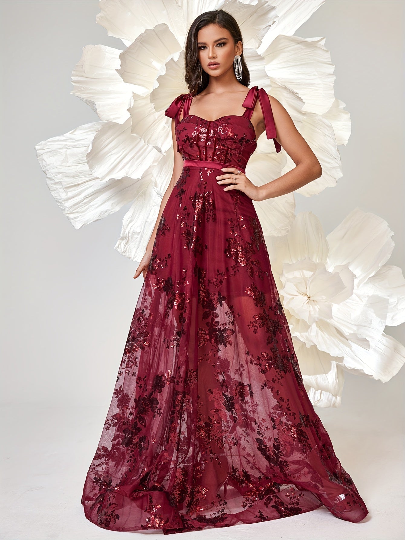 VougeVamp Floral Sweetheart Tulle Bridesmaid Dress – Elegant Backless Gown with Knot Straps