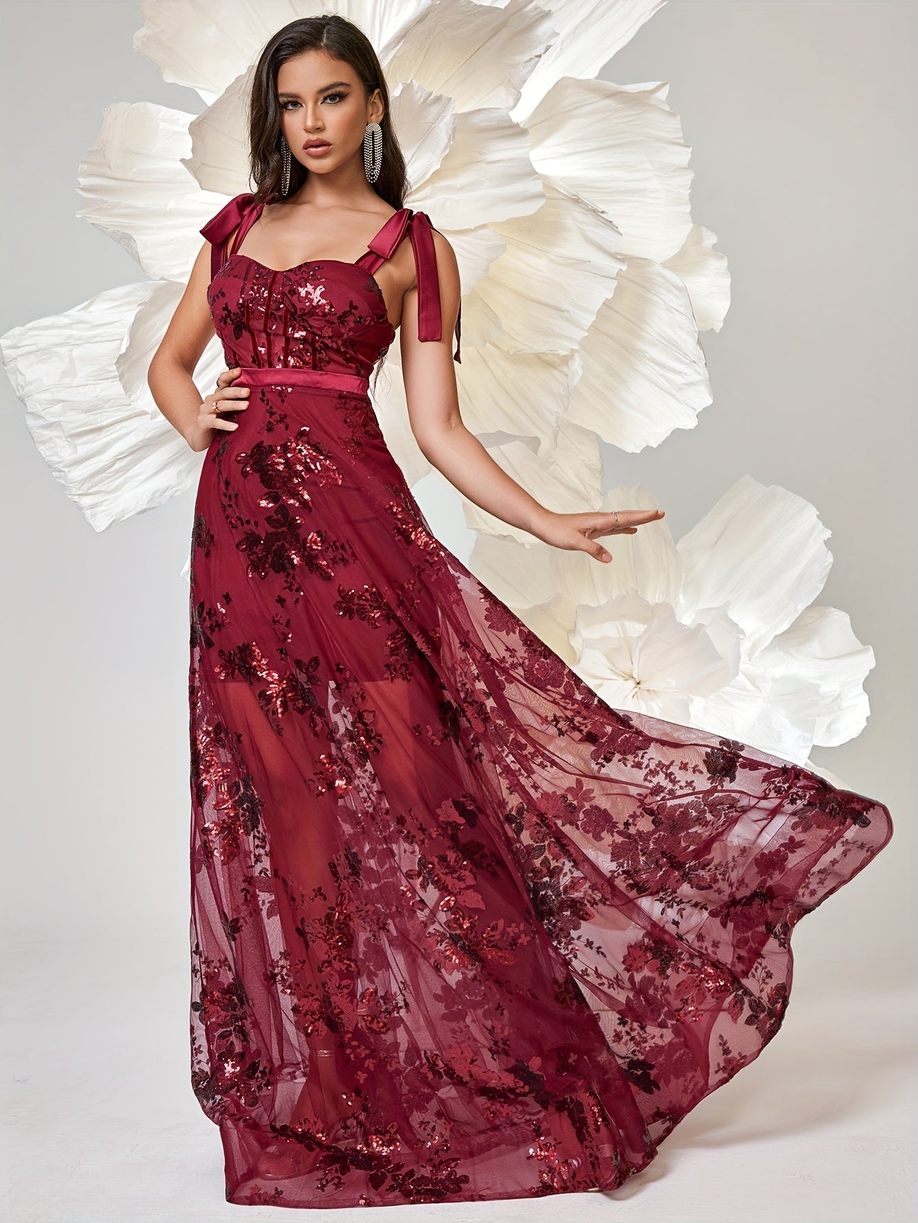 VougeVamp Floral Sweetheart Tulle Bridesmaid Dress – Elegant Backless Gown with Knot Straps