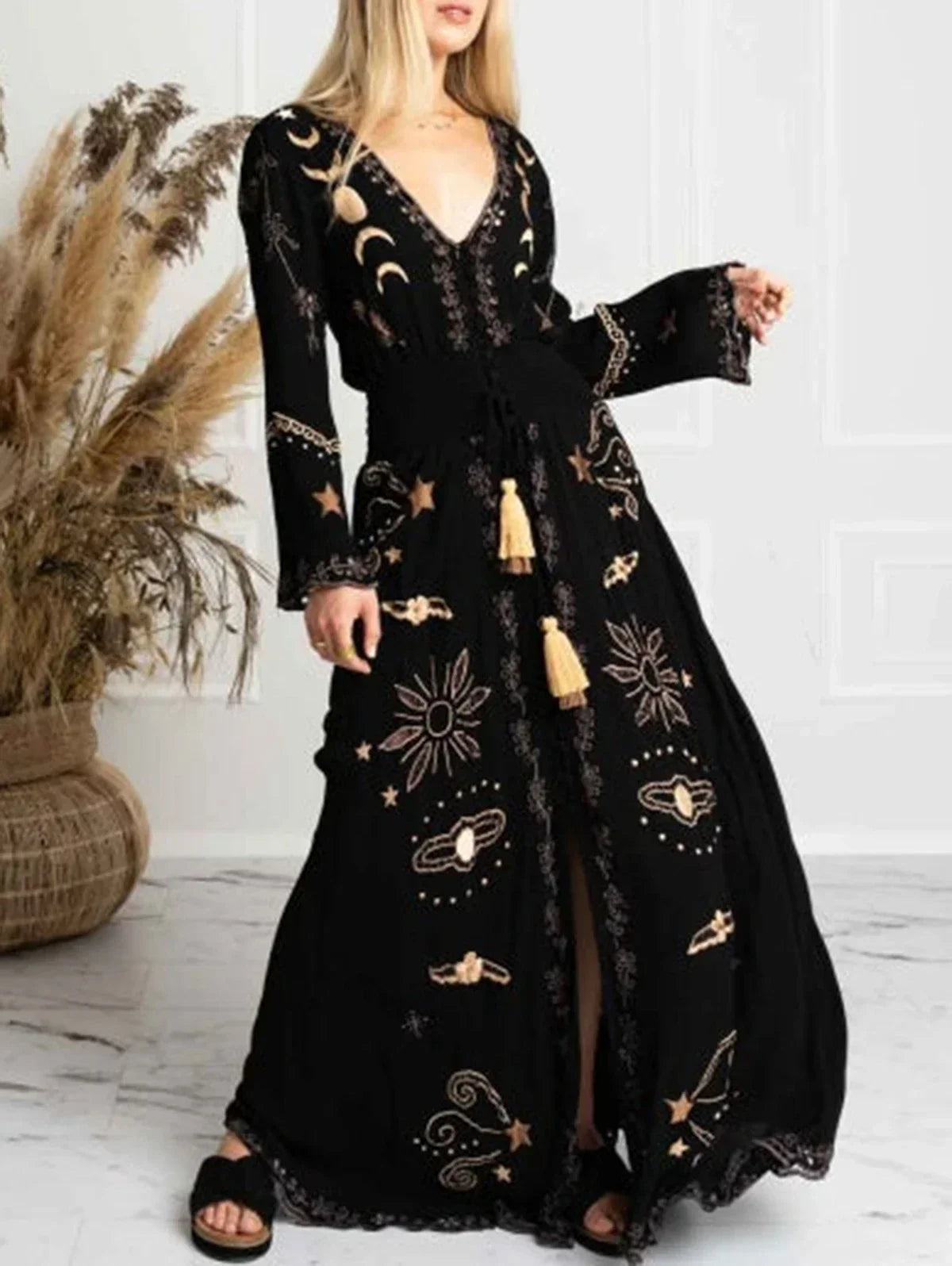 VougeVamp Vintage V-Neck Long Sleeve Maxi Dress – Lace-Up Loose Summer Robe with Large Hem