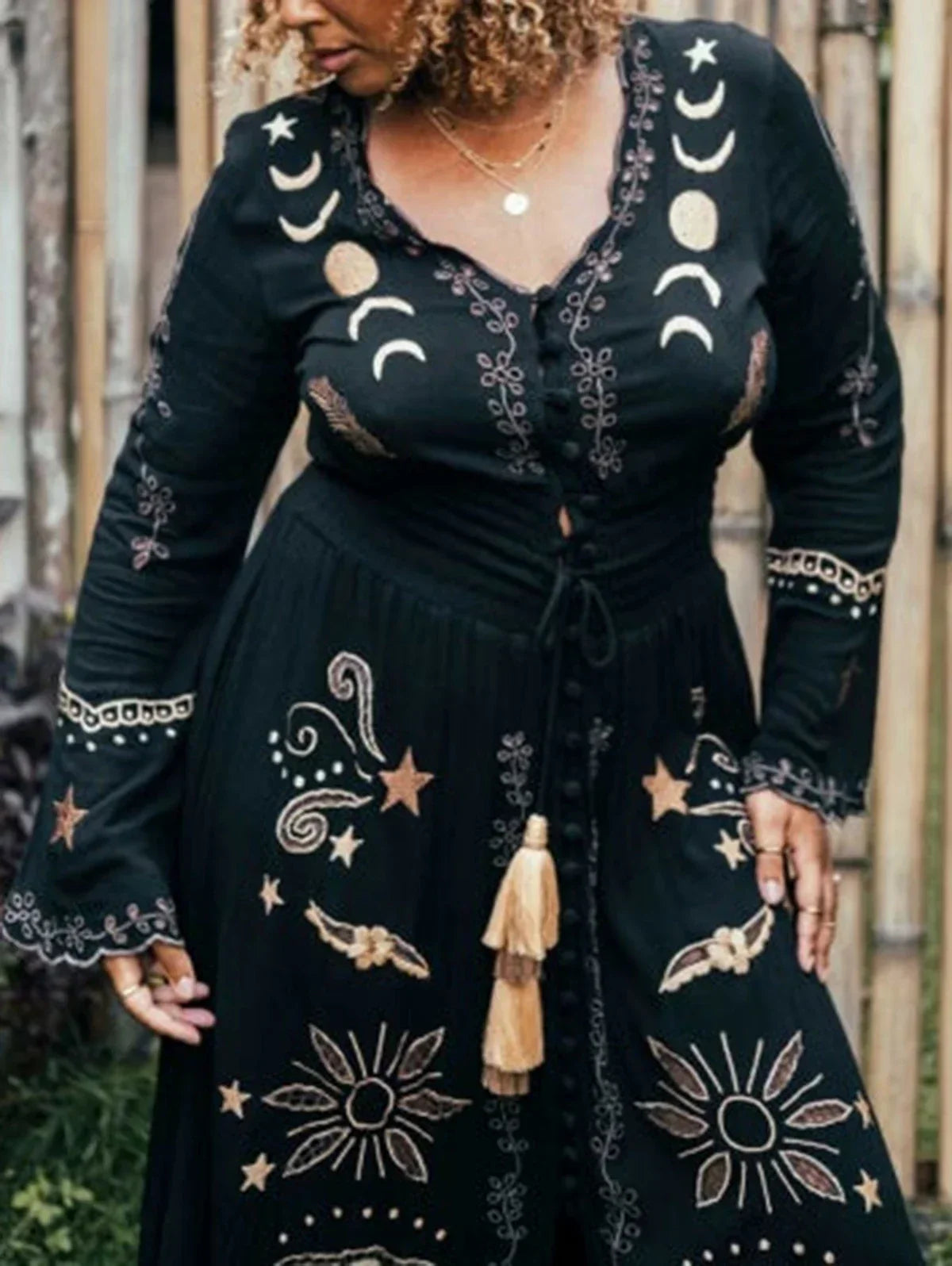 VougeVamp Vintage V-Neck Long Sleeve Maxi Dress – Lace-Up Loose Summer Robe with Large Hem