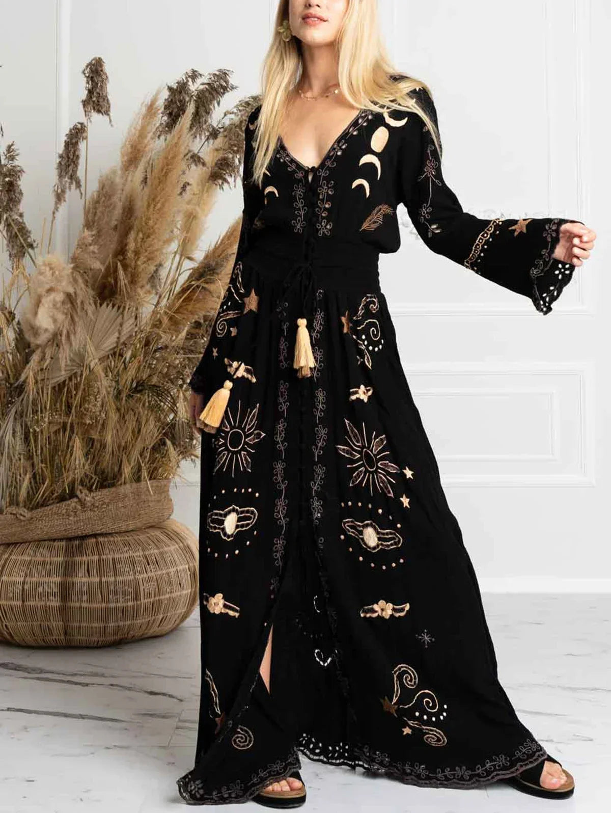 VougeVamp Vintage V-Neck Long Sleeve Maxi Dress – Lace-Up Loose Summer Robe with Large Hem - VougeVampUK