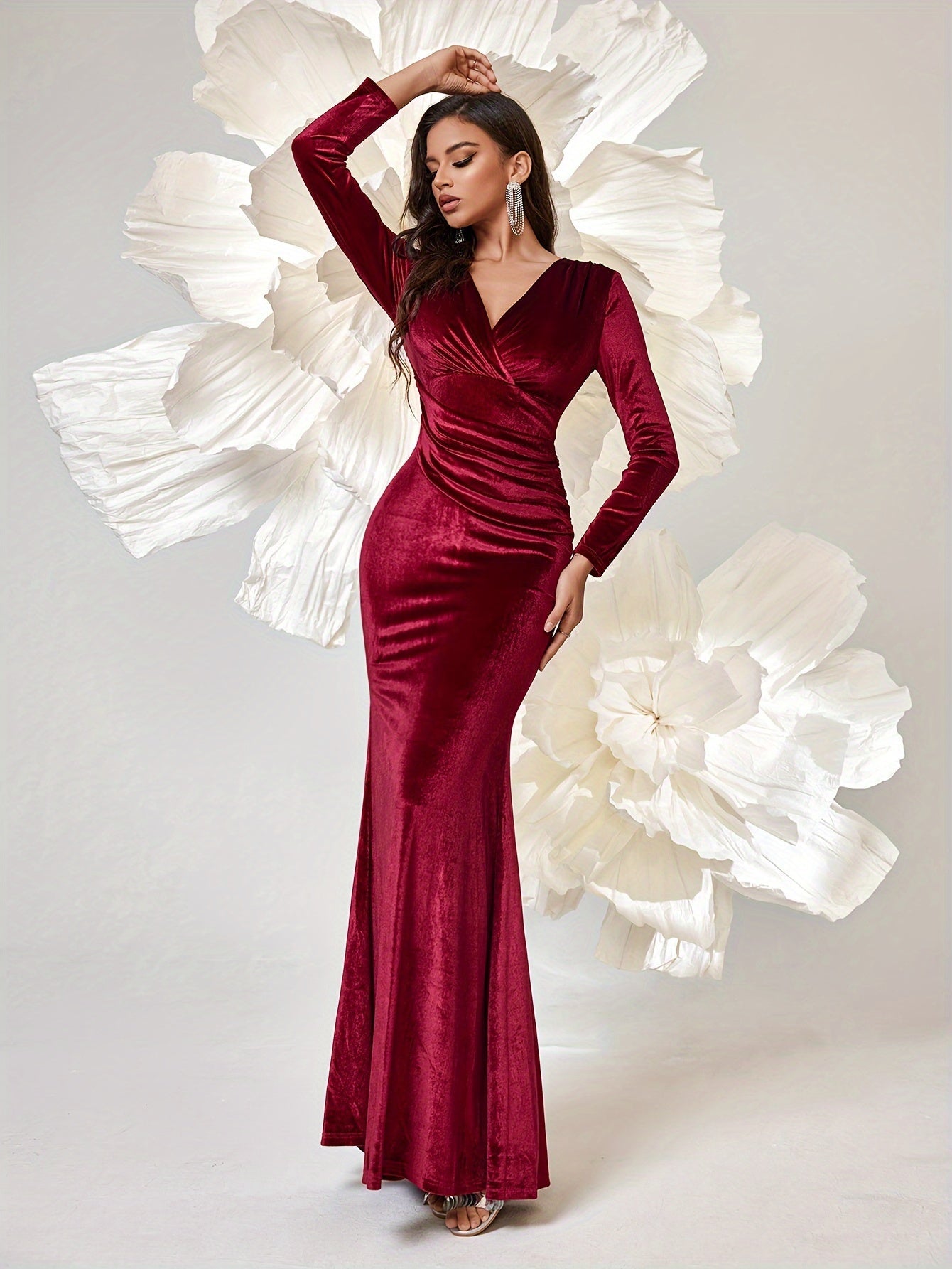 VougeVamp Elegant V-Neck Long Sleeve Velvet Bodycon Dress with Zipper Detail Evening Gown - VougeVampUK