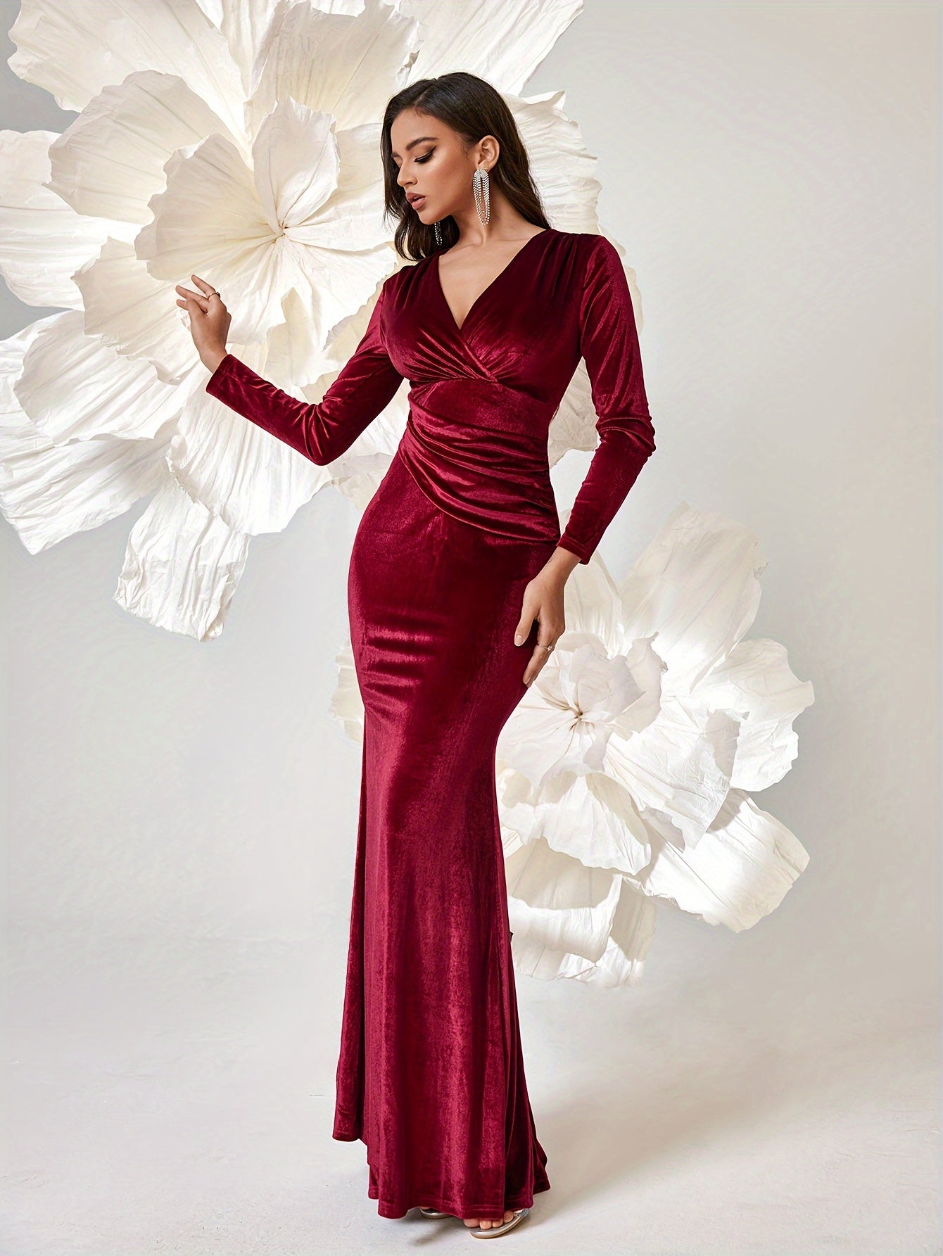 VougeVamp Elegant V-Neck Long Sleeve Velvet Bodycon Dress with Zipper Detail Evening Gown - VougeVampUK