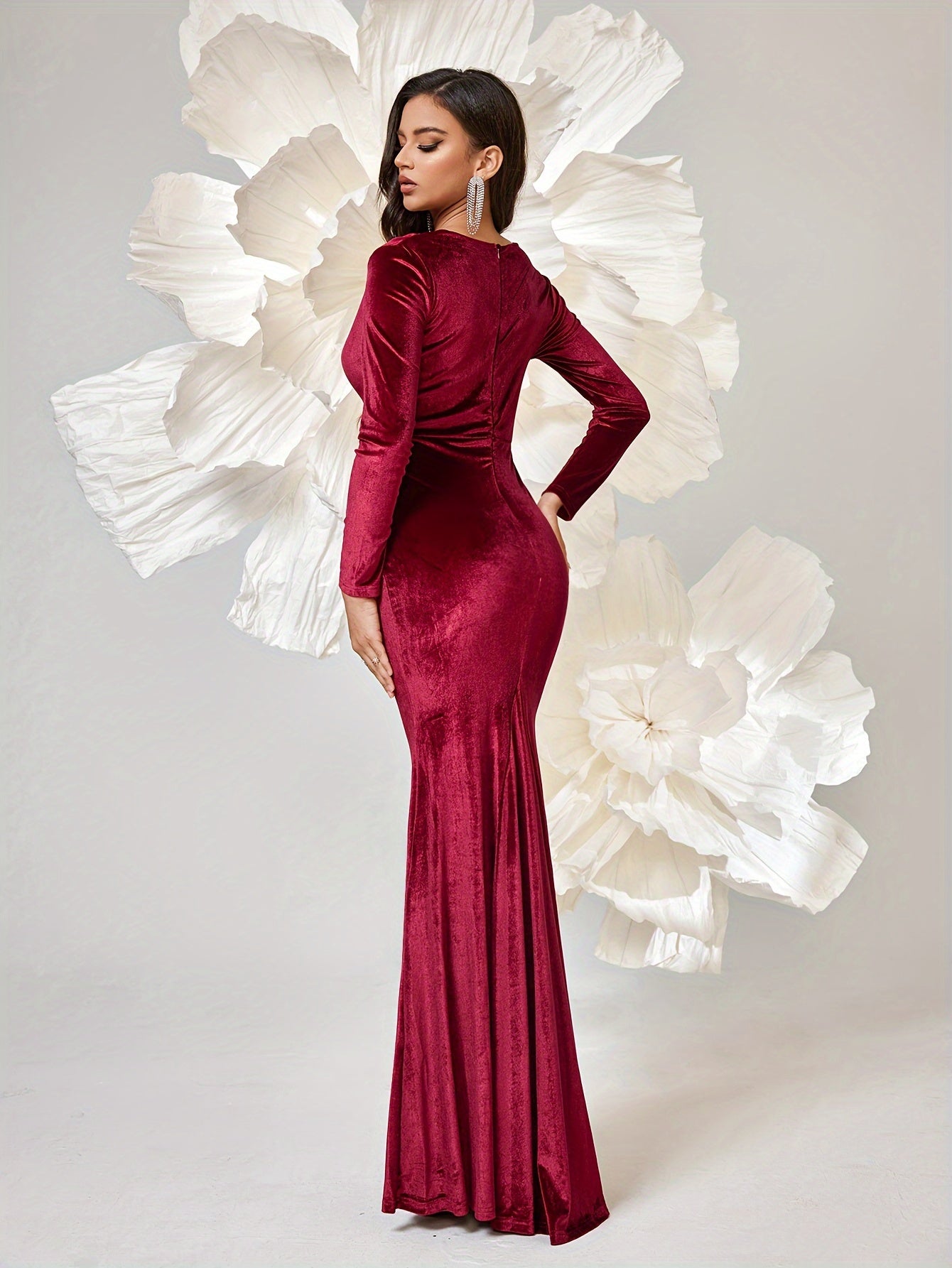 VougeVamp Elegant V-Neck Long Sleeve Velvet Bodycon Dress with Zipper Detail Evening Gown - VougeVampUK