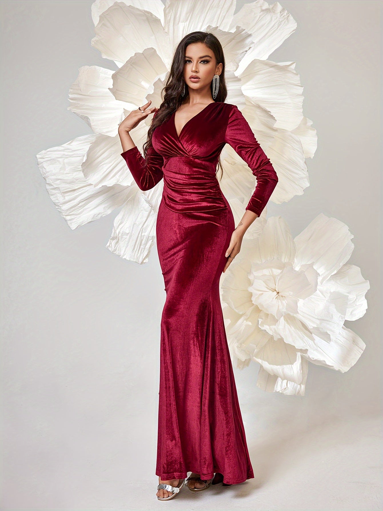 VougeVamp Elegant V-Neck Long Sleeve Velvet Bodycon Dress with Zipper Detail Evening Gown - VougeVampUK