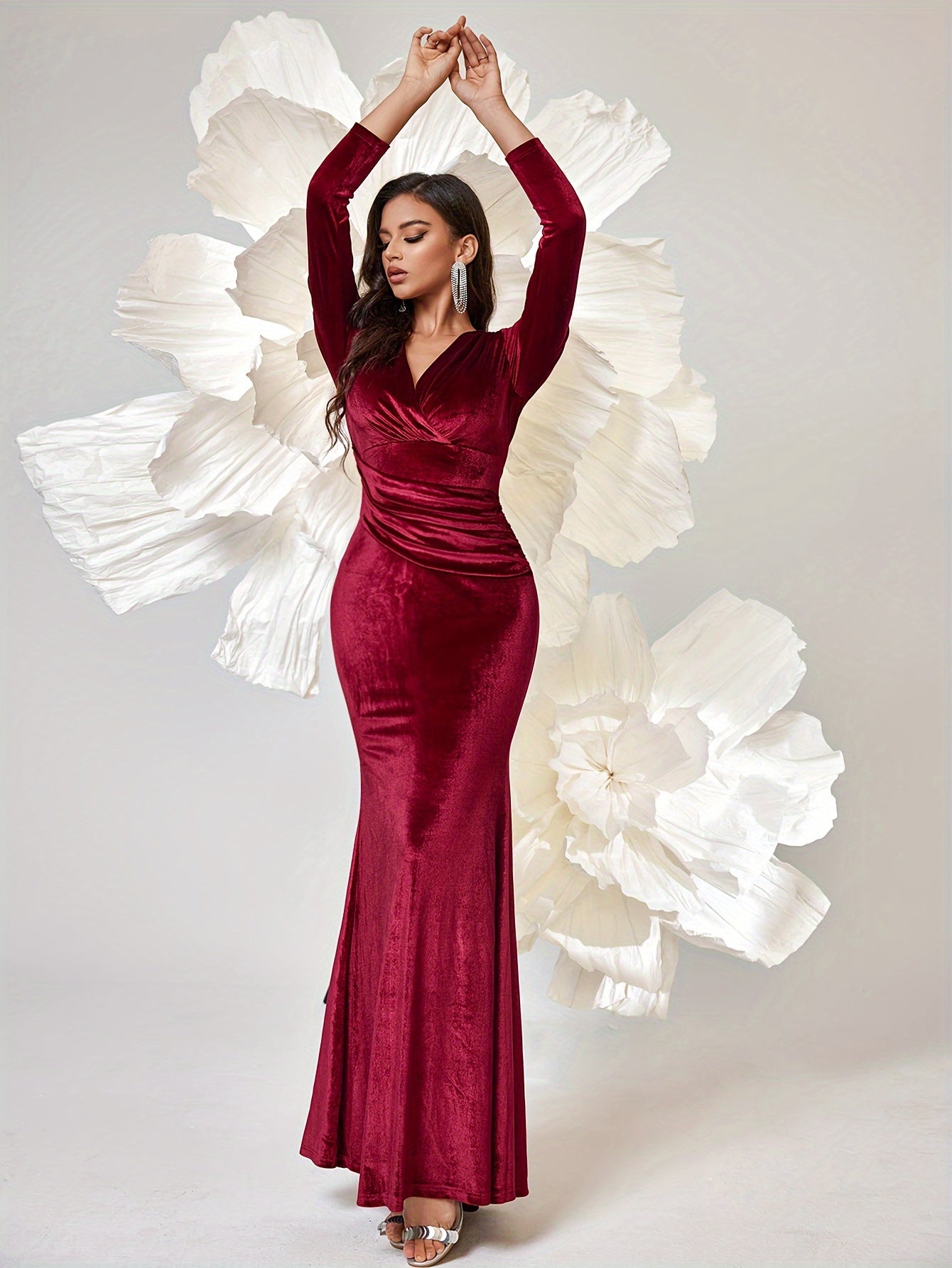 VougeVamp Elegant V-Neck Long Sleeve Velvet Bodycon Dress with Zipper Detail Evening Gown - VougeVampUK