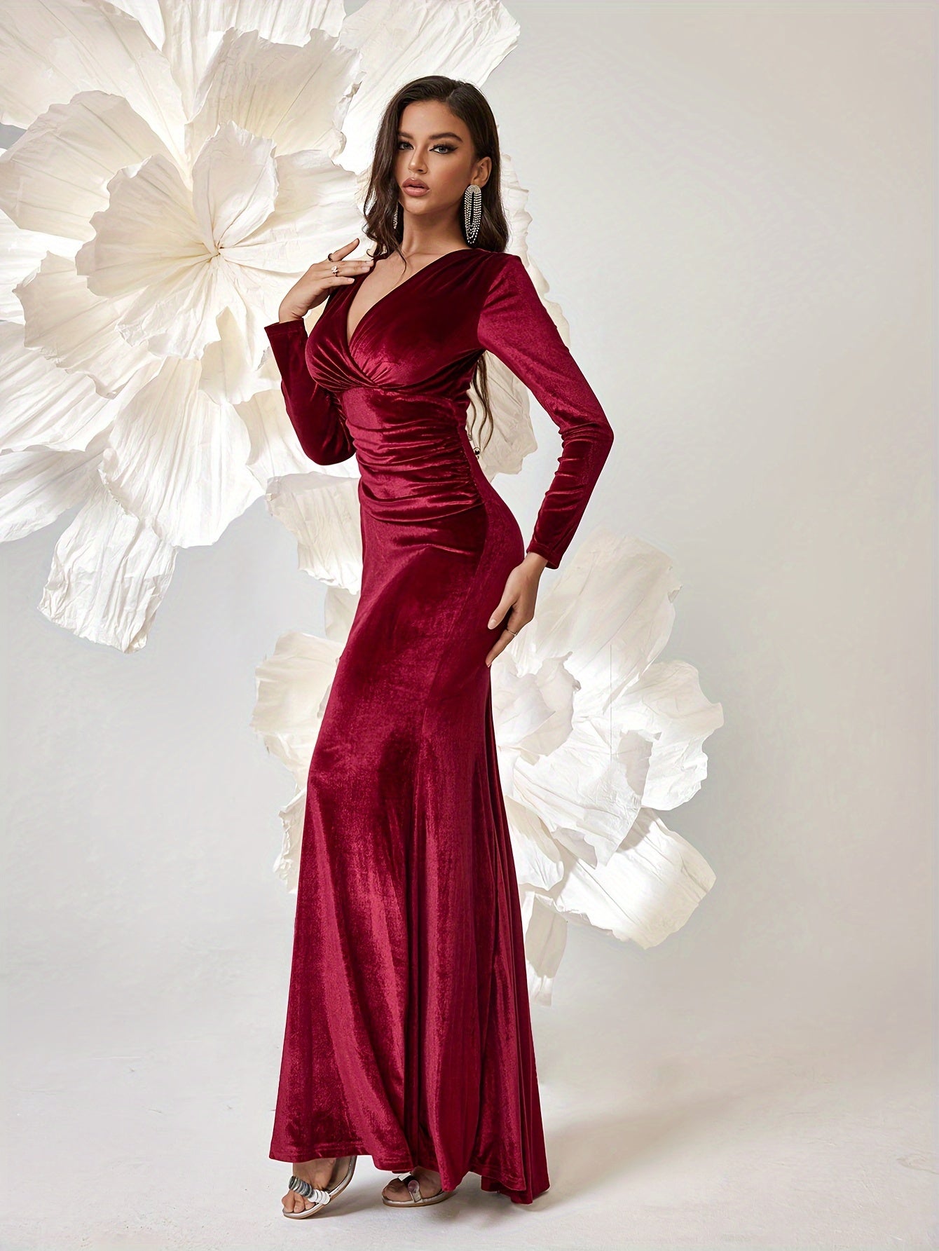 VougeVamp Elegant V-Neck Long Sleeve Velvet Bodycon Dress with Zipper Detail Evening Gown - VougeVampUK