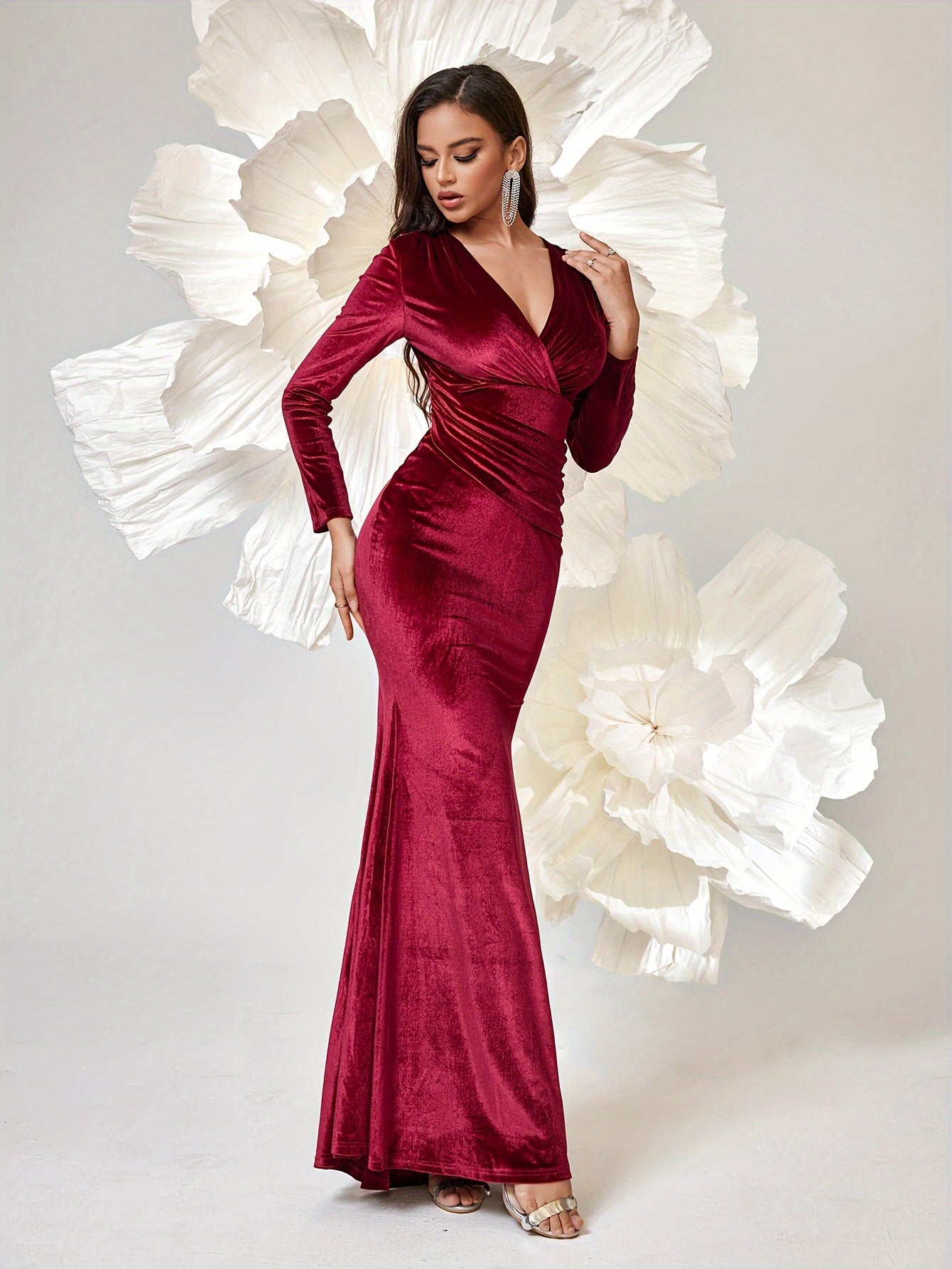 VougeVamp Elegant V-Neck Long Sleeve Velvet Bodycon Dress with Zipper Detail Evening Gown - VougeVampUK