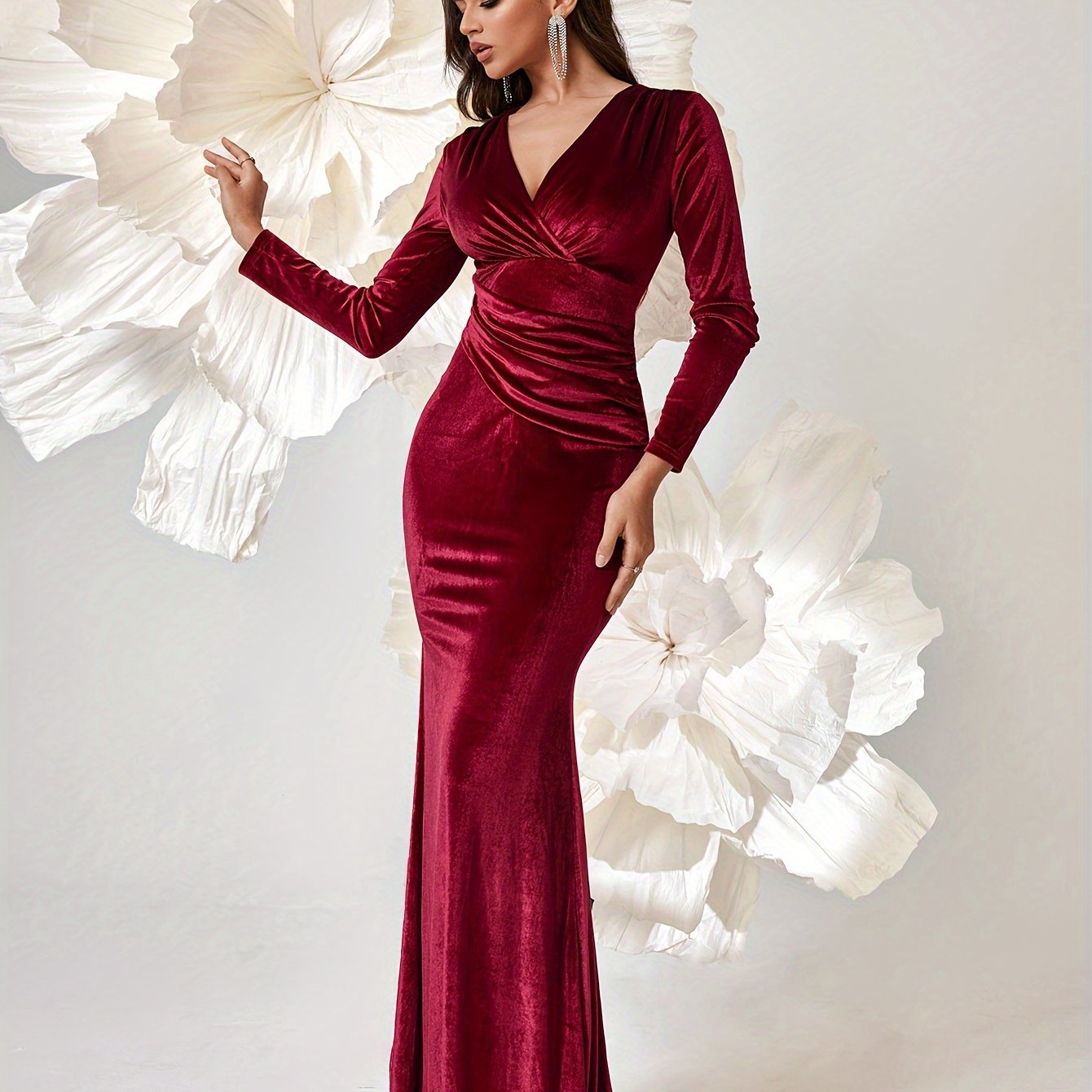 VougeVamp Elegant V-Neck Long Sleeve Velvet Bodycon Dress with Zipper Detail Evening Gown - VougeVampUK