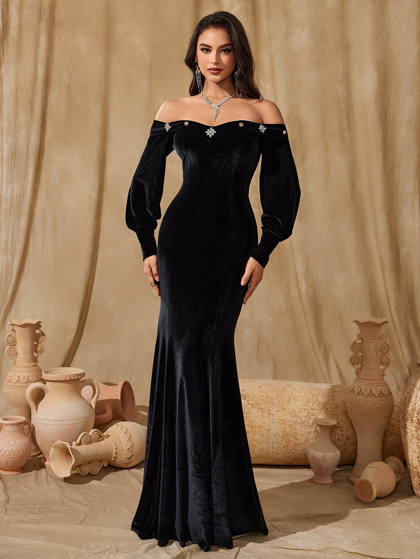 VougeVamp Elegant Velvet Off-Shoulder Mermaid Gown with Long Sleeves & Zipper Detail - VougeVampUK