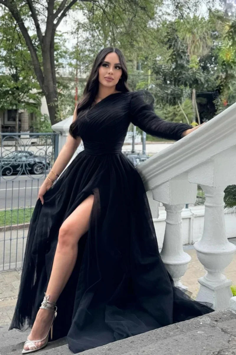 VougeVamp Black Party Dress - One-Shoulder Long-Sleeve A-Line Gown with Tulle Side Slit